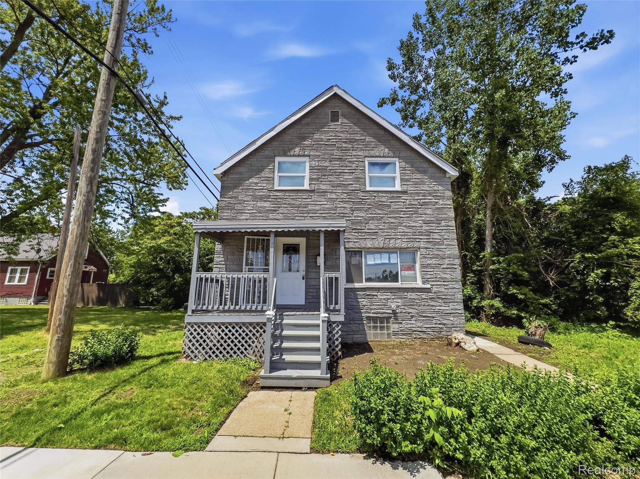 9325 E Warren AVE, Detroit, MI 48214
