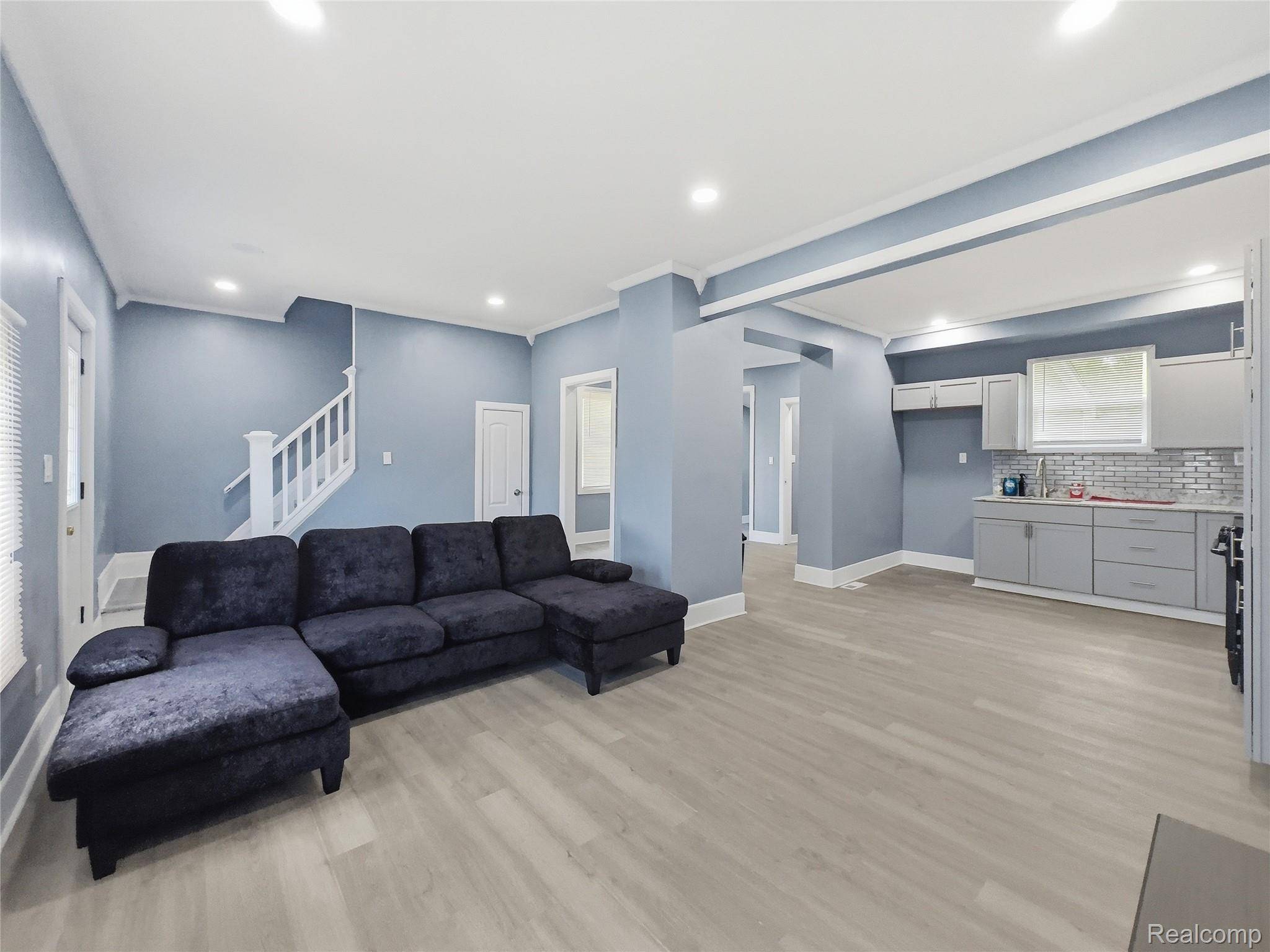 9325 E Warren AVE, Detroit, MI 48214