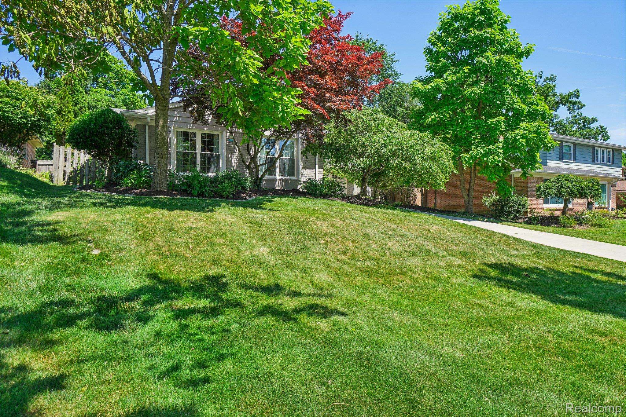 1424 Fairway DR, Birmingham, MI 48009