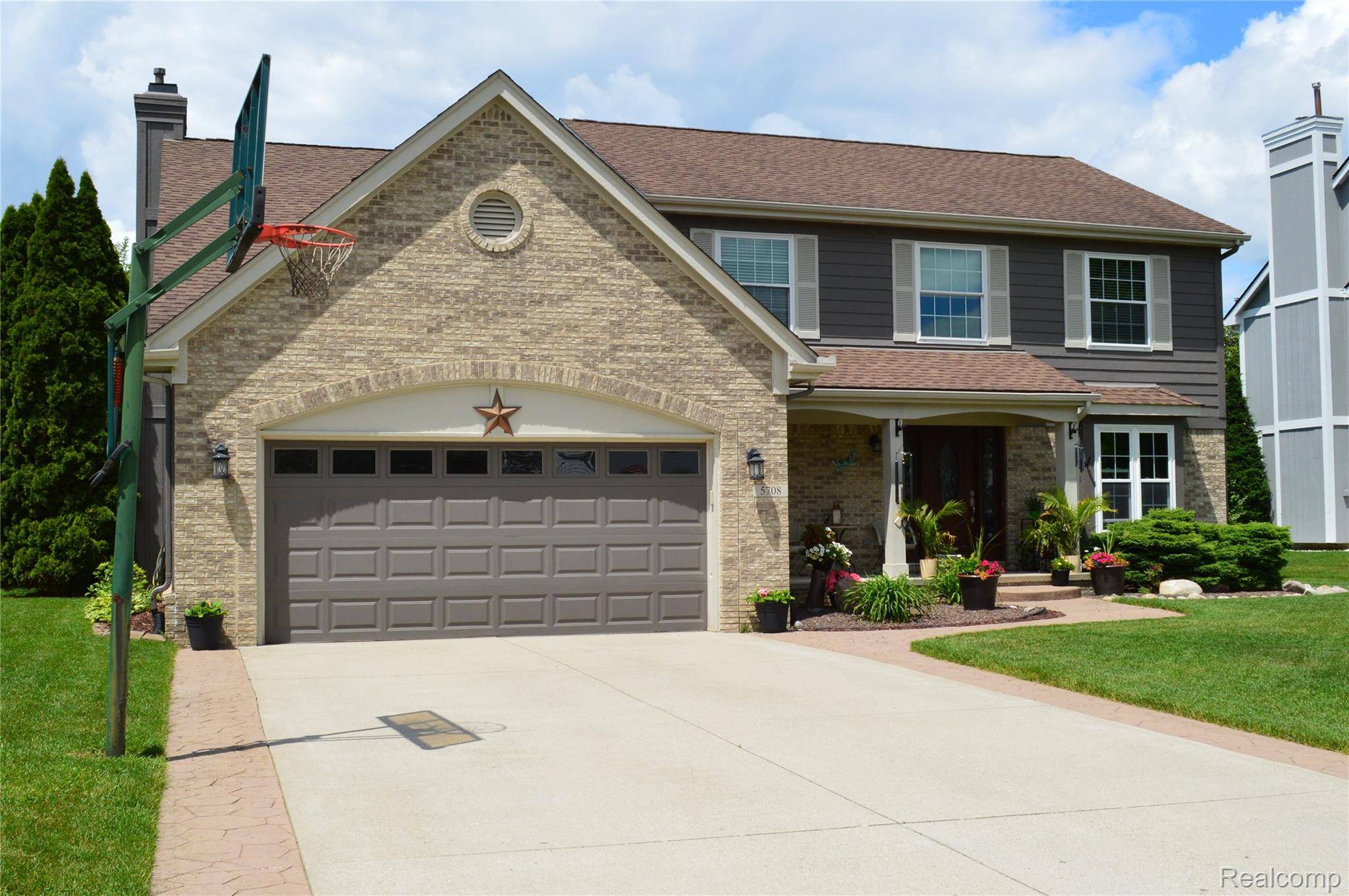 5708 Berwick CT, Independence Charter Township, MI 48346