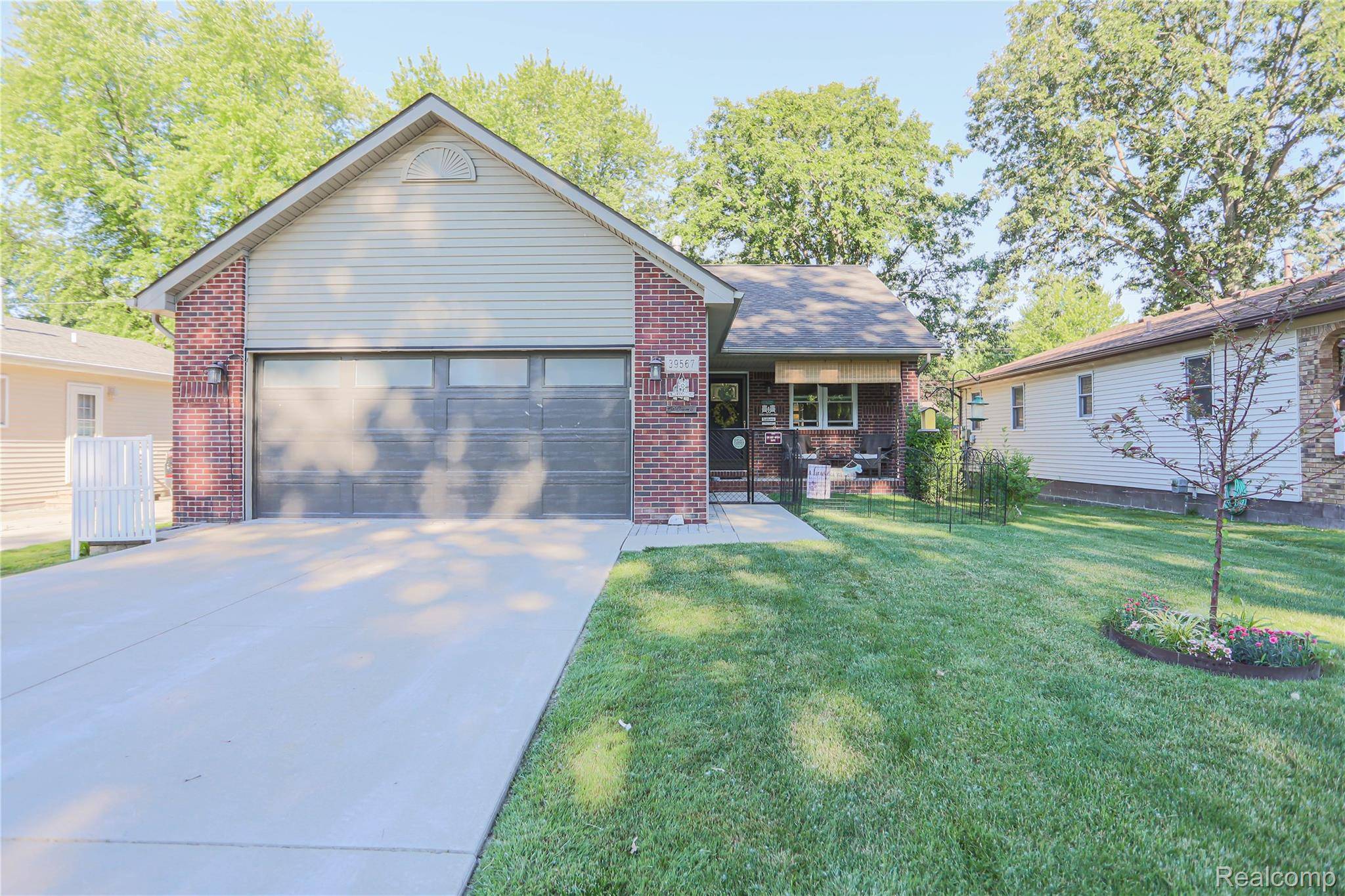 39567 Macomber ST, Harrison Charter Township, MI 48045