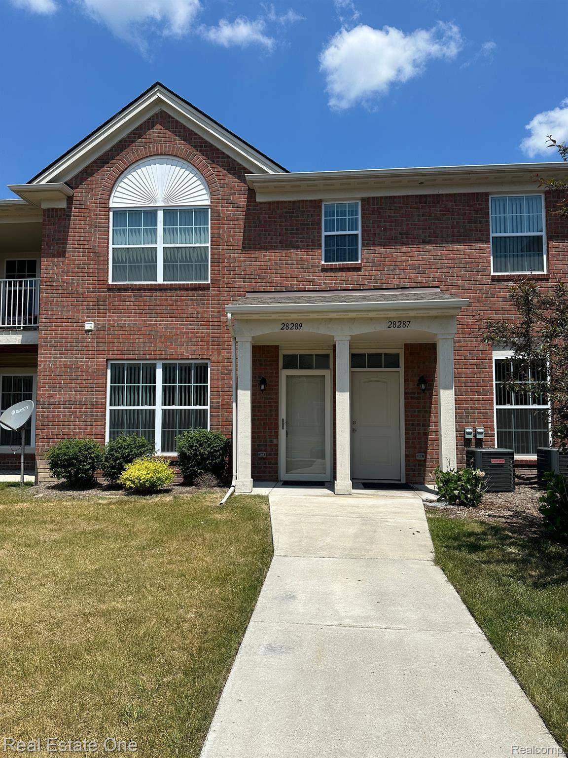 28289 S POINTE LN, Chesterfield Township, MI 48051