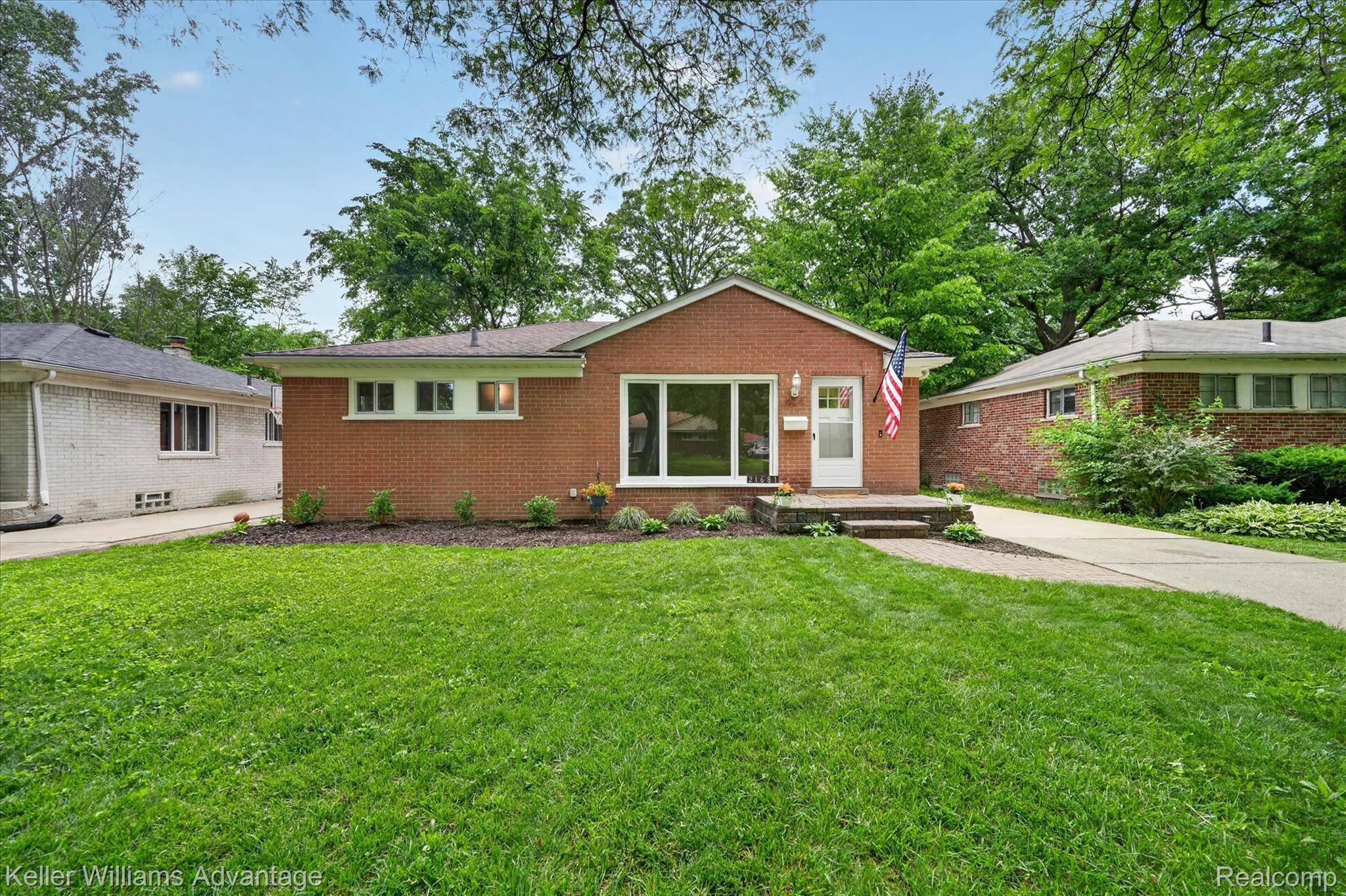 21681 Sussex ST, Oak Park, MI 48237