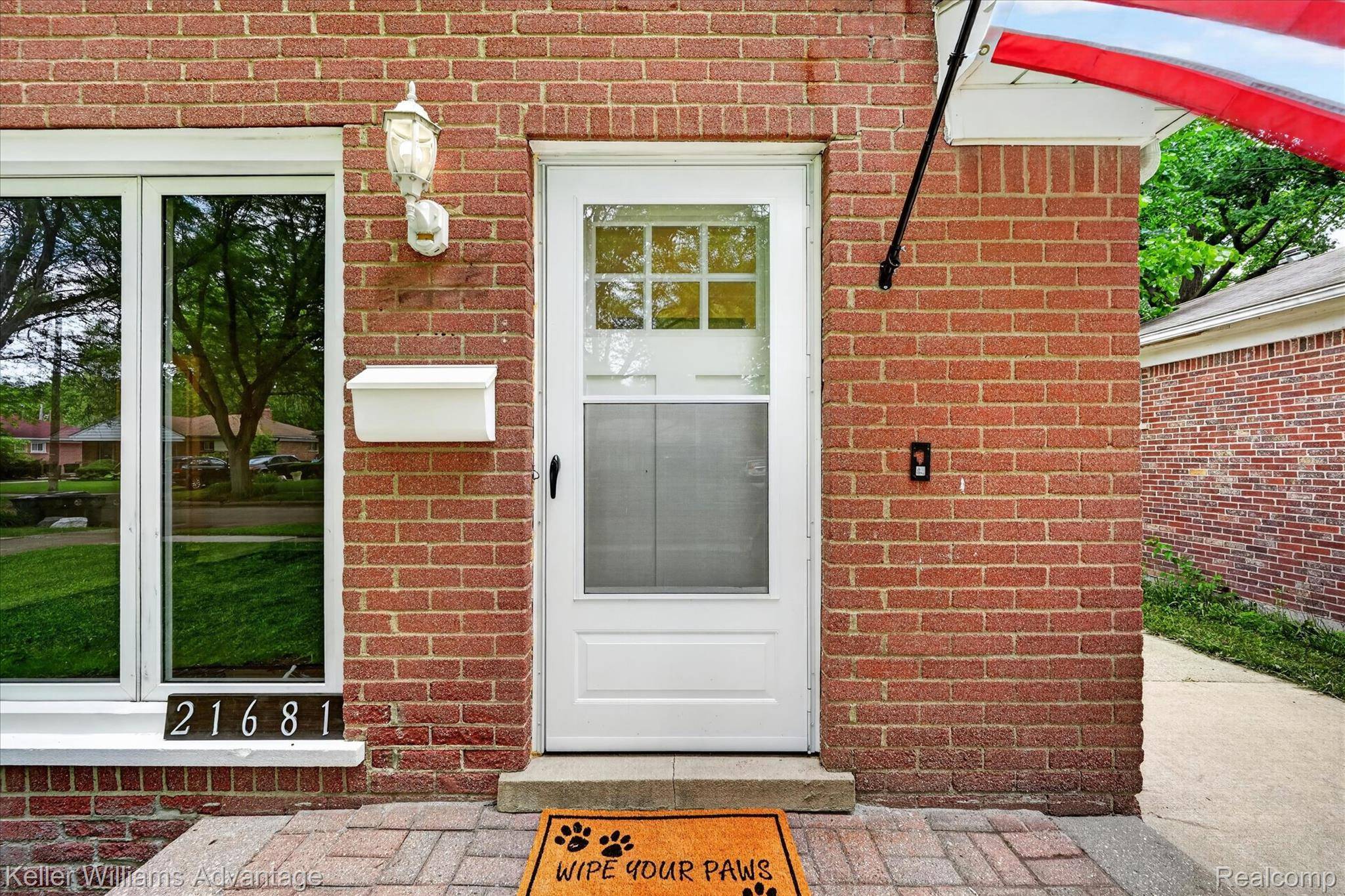 21681 Sussex ST, Oak Park, MI 48237