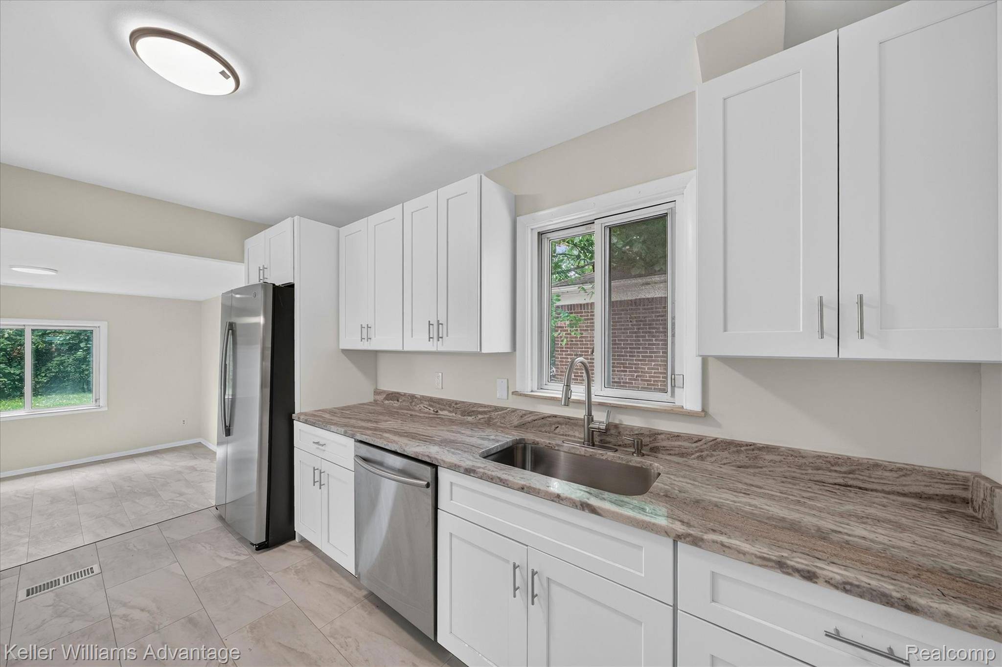 21681 Sussex ST, Oak Park, MI 48237