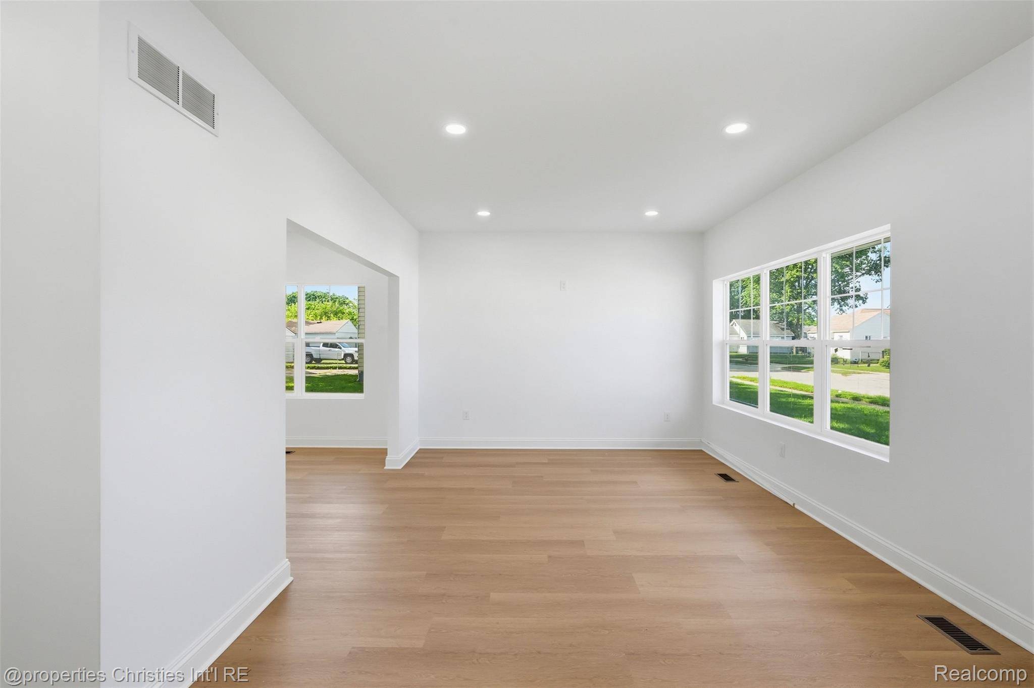 27824 Groveland ST, Madison Heights, MI 48071