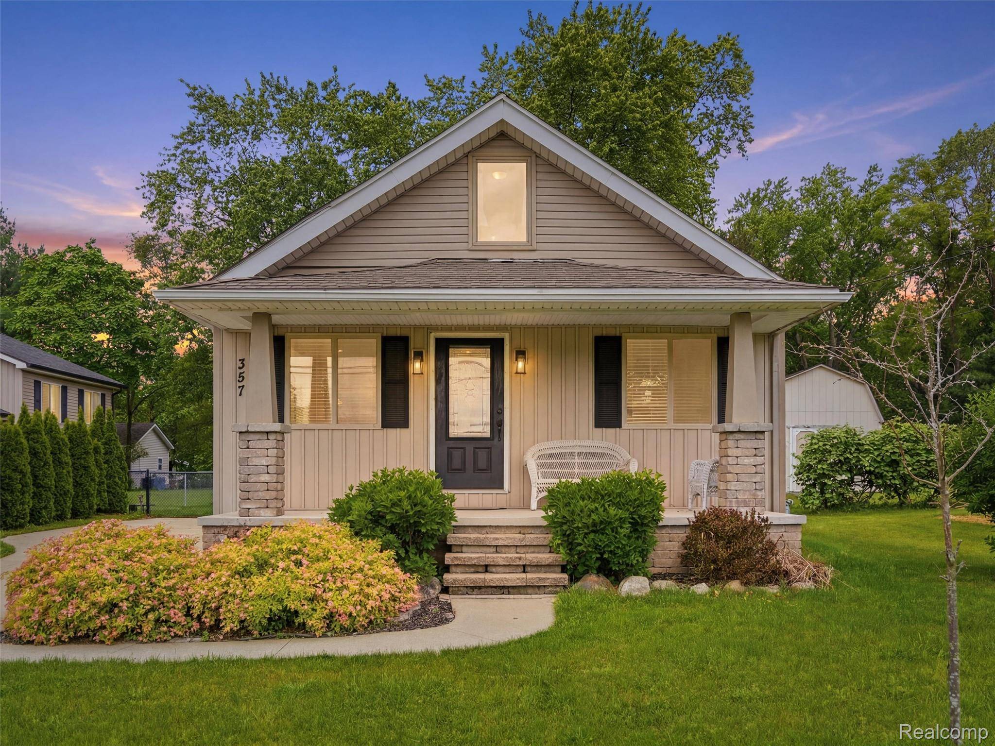 357 N Hospital RD, Waterford Charter Township, MI 48327