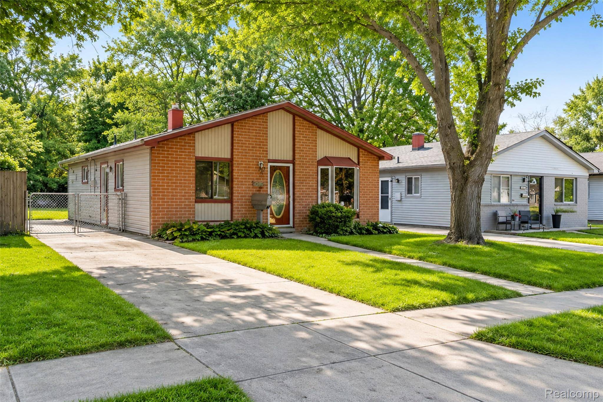 8095 Syracuse ST, Taylor, MI 48180