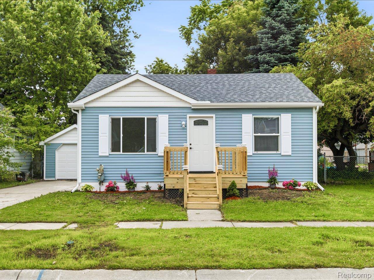 1320 White ST, Port Huron, MI 48060