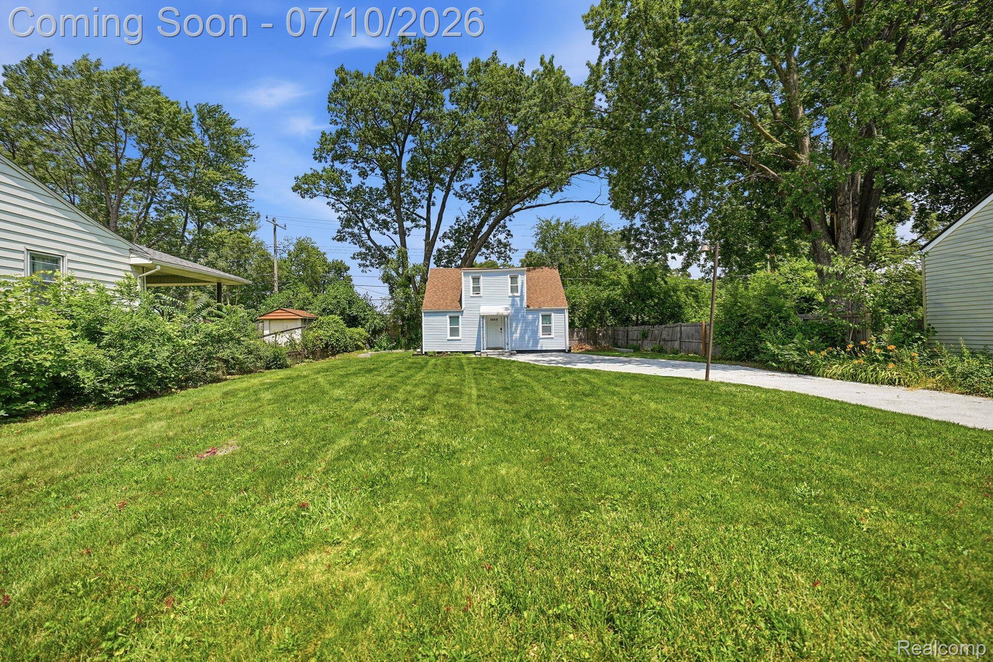 1523 E Madge AVE, Hazel Park, MI 48030