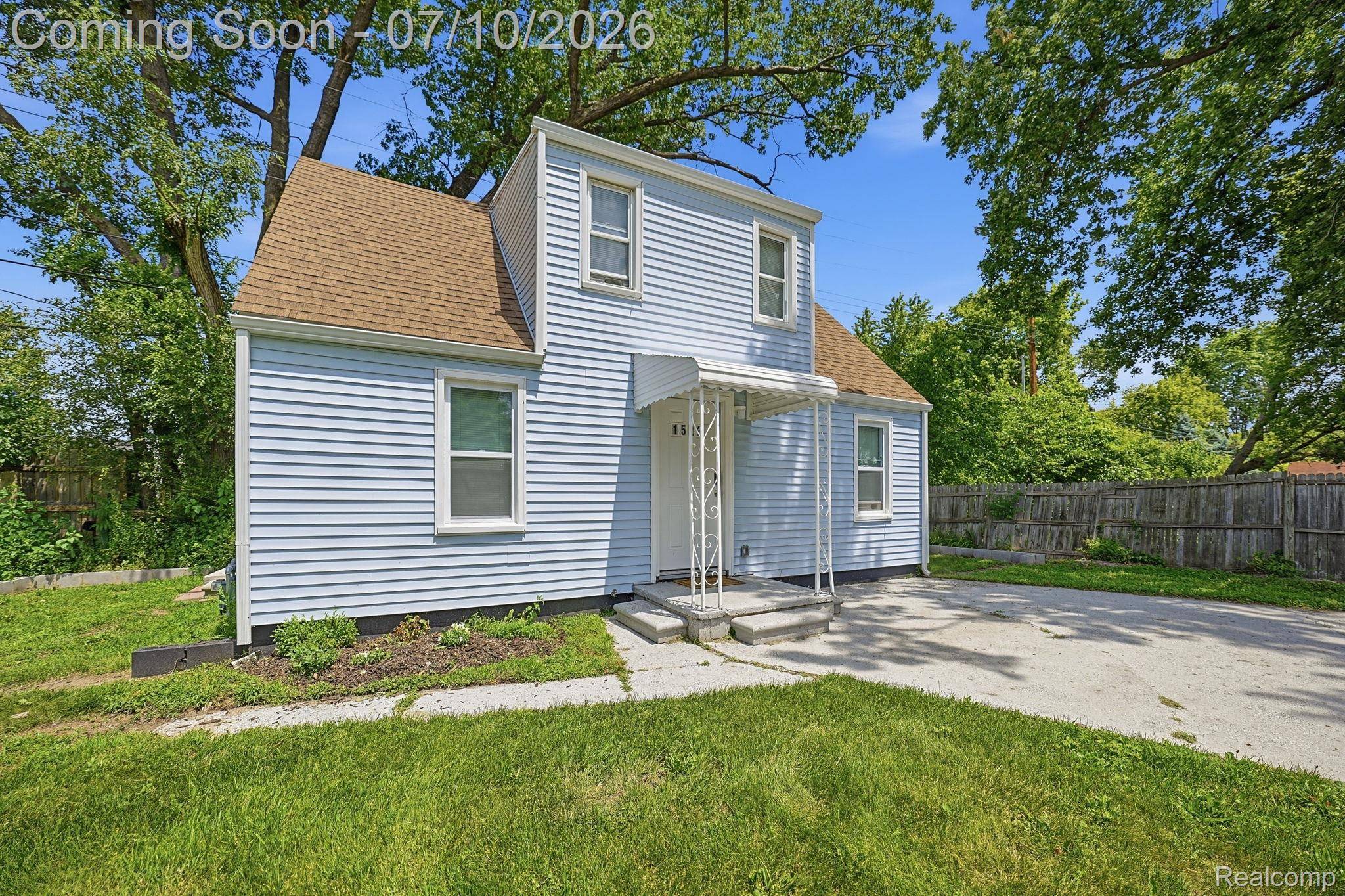 1523 E Madge AVE, Hazel Park, MI 48030