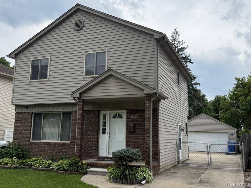 8303 Lenore ST, Dearborn Heights, MI 48127