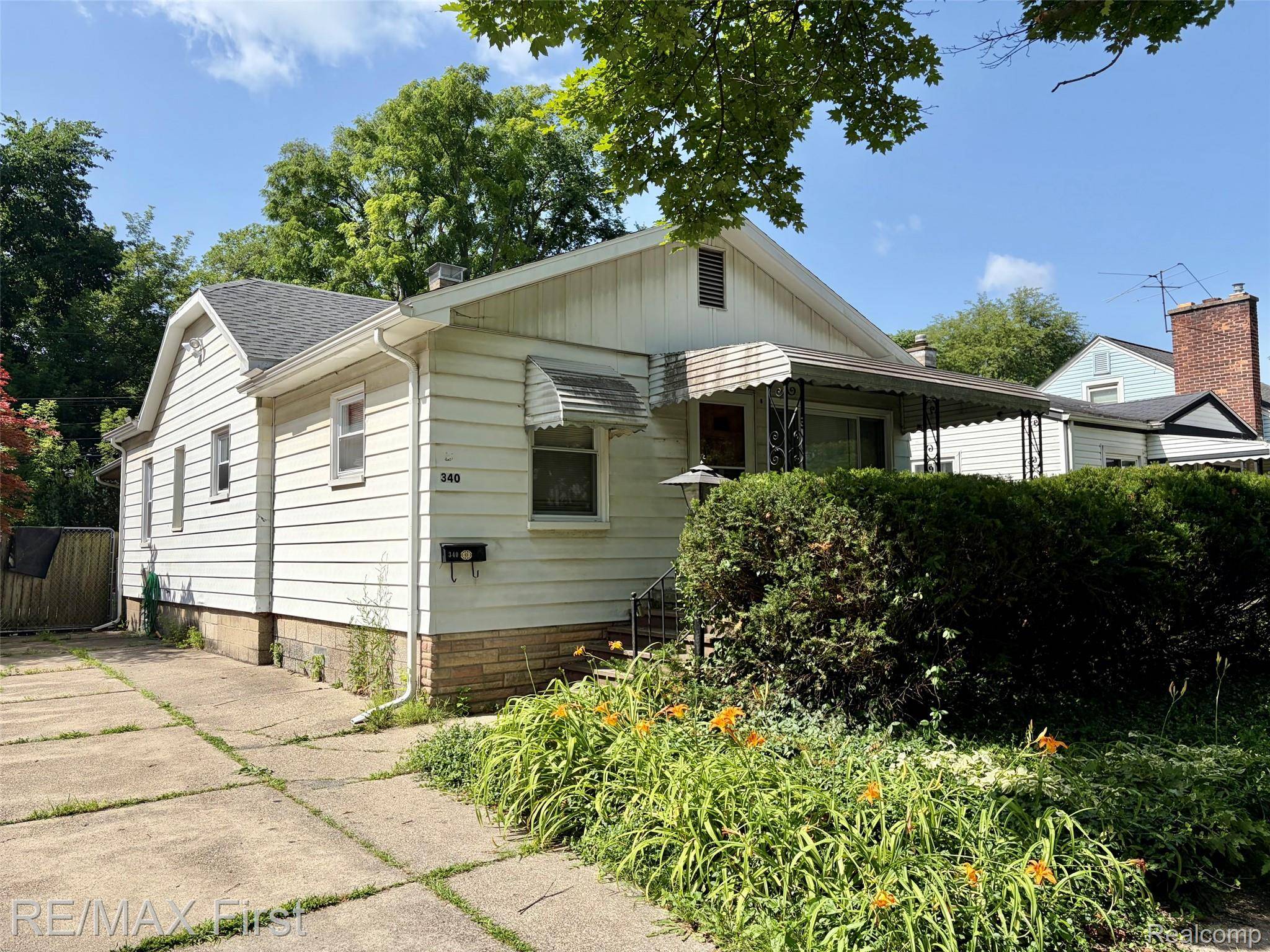 340 E Maxlow AVE, Hazel Park, MI 48030