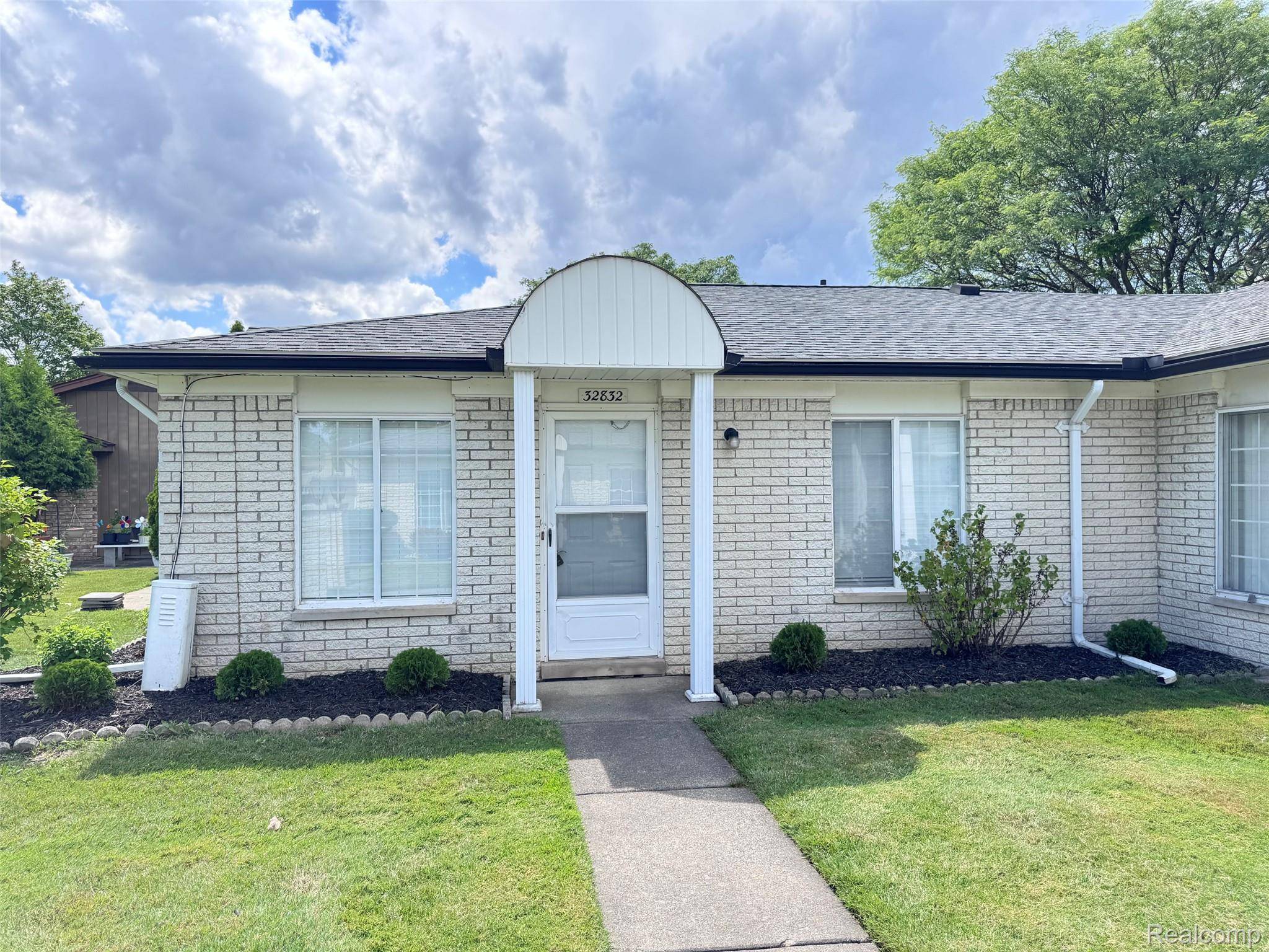 32832 Meadowbrook Lane LN #18, Warren, MI 48093