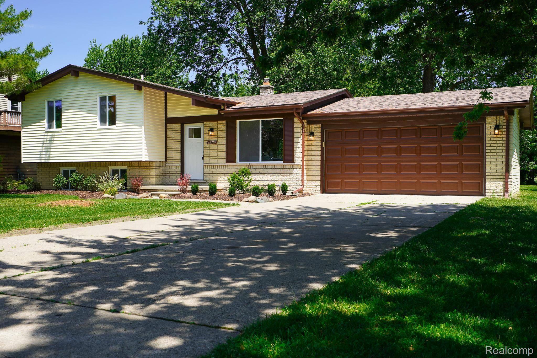 48297 Mallard DR, Chesterfield Township, MI 48047