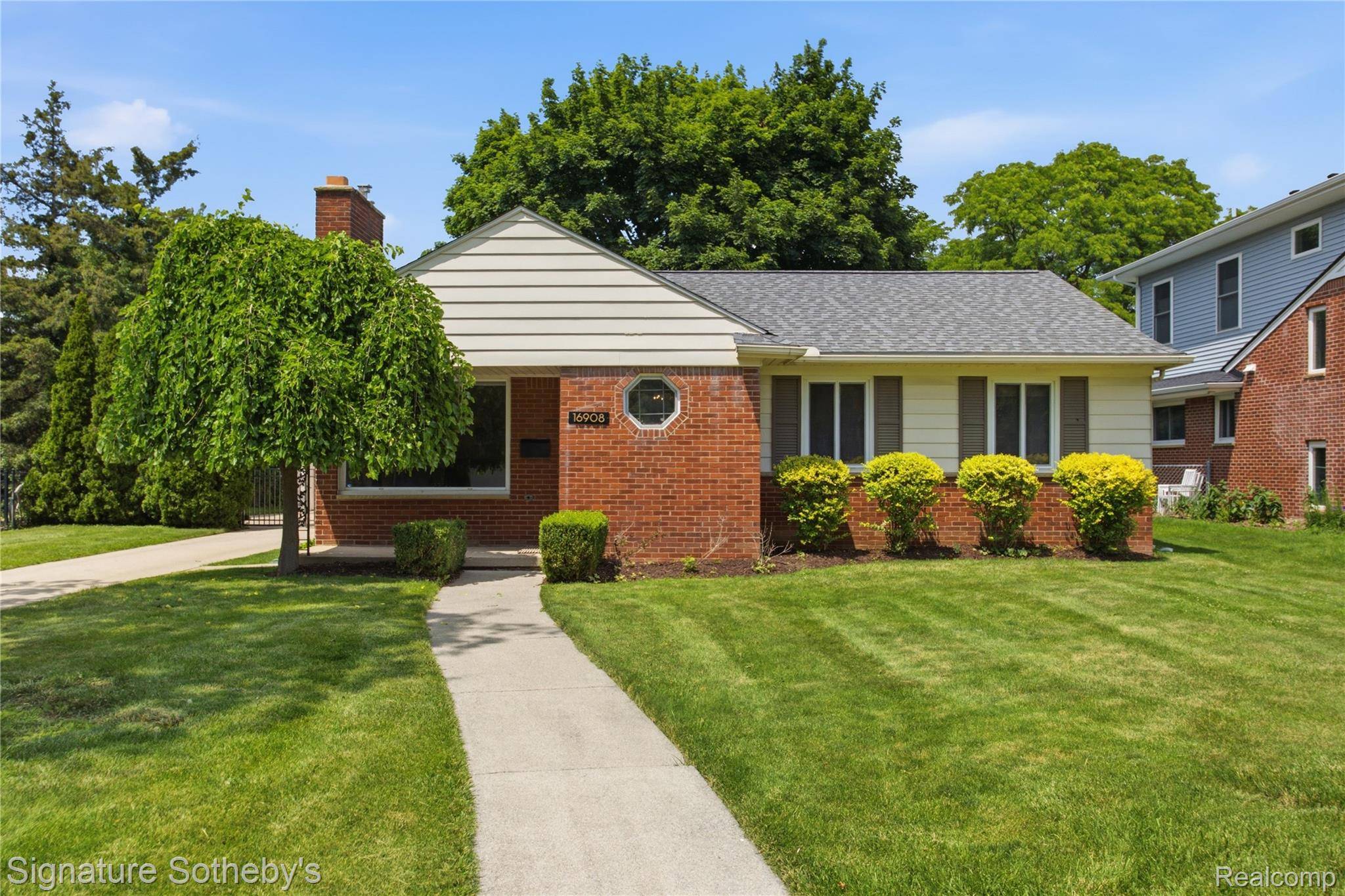 16908 Dunblaine AVE, Beverly Hills Village, MI 48025