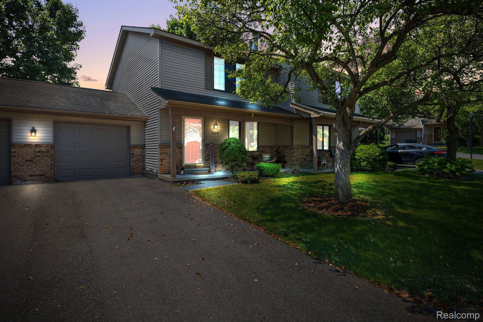 342 Wind Way DR, Walled Lake, MI 48390