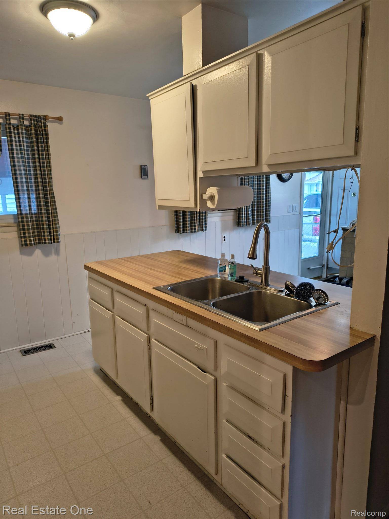 30866 Middlebury ST, Westland, MI 48186