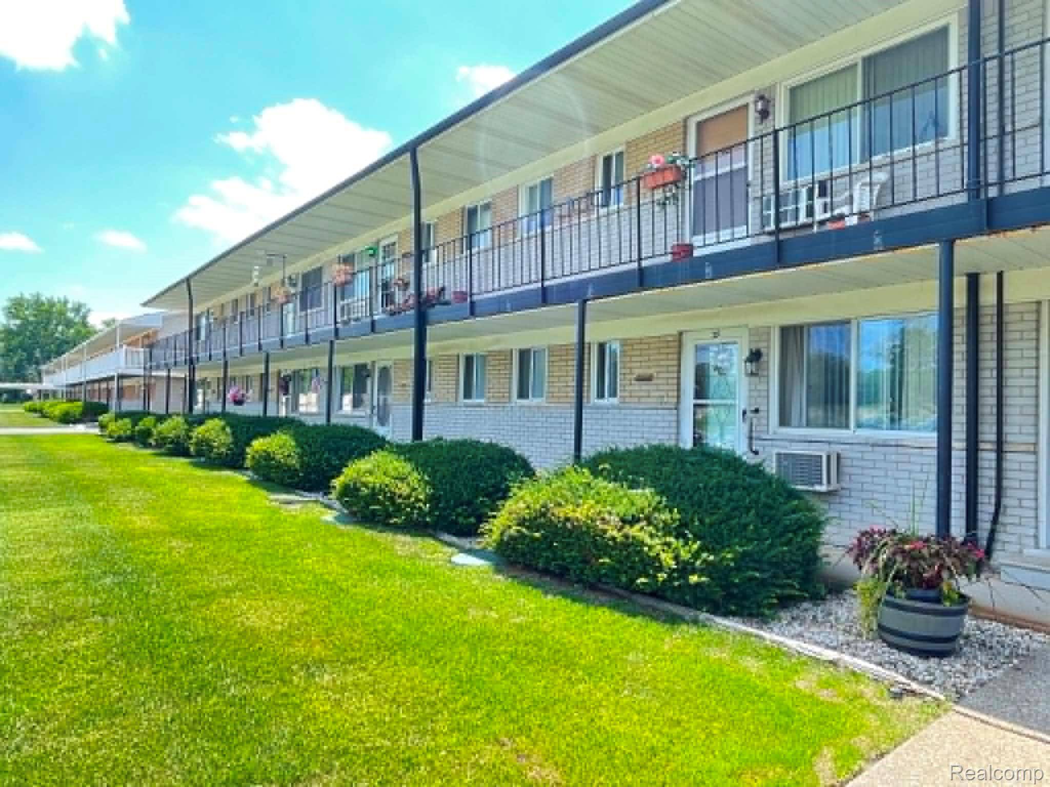 26965 Milford #37, South Lyon, MI 48178