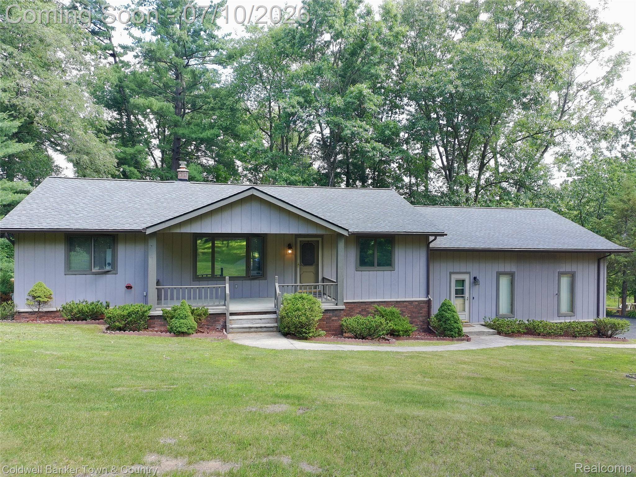 5211 Strawberry Lake RD, Hamburg Township, MI 48189