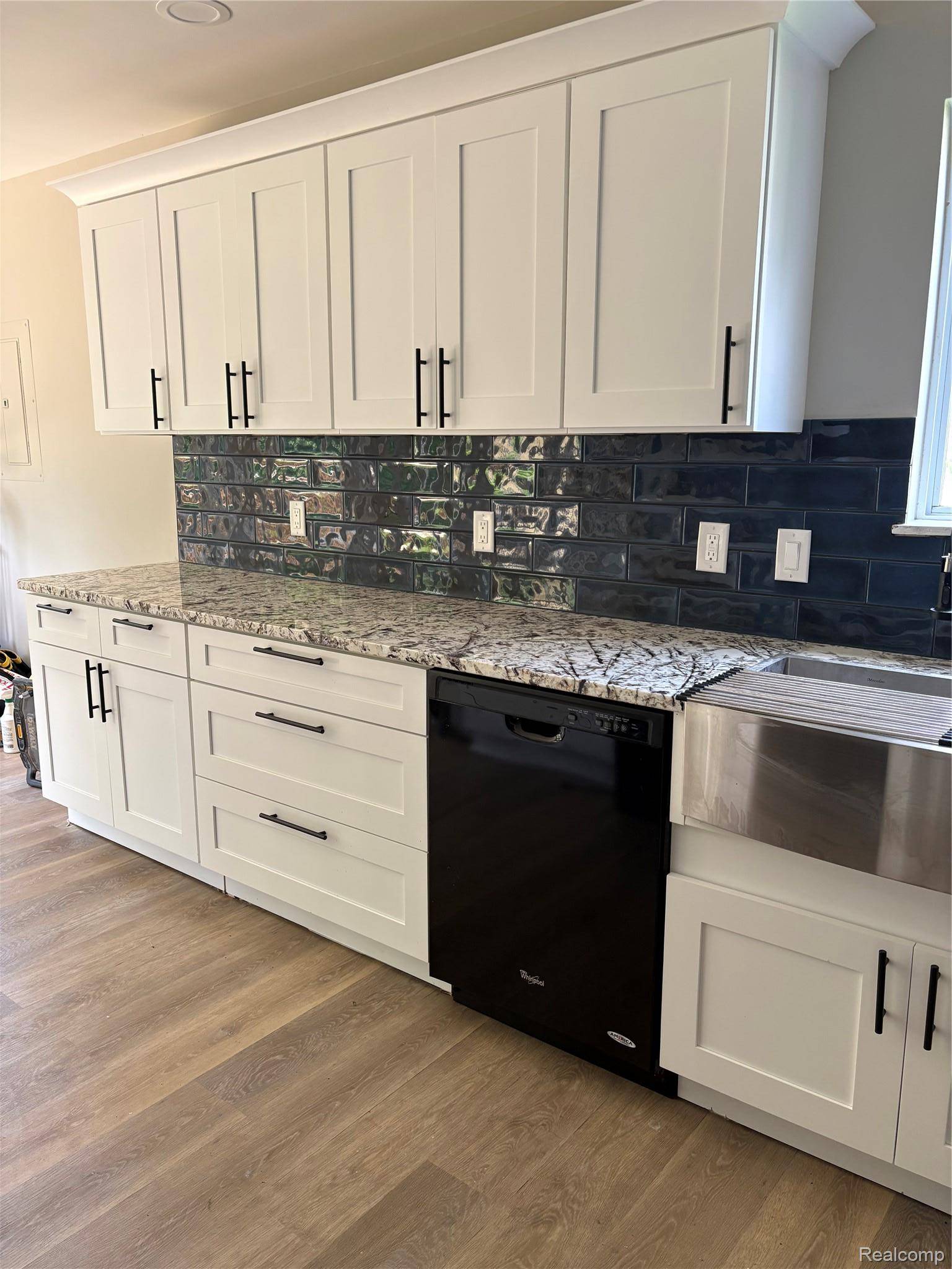 456 Morningside DR, Waterford Charter Township, MI 48327