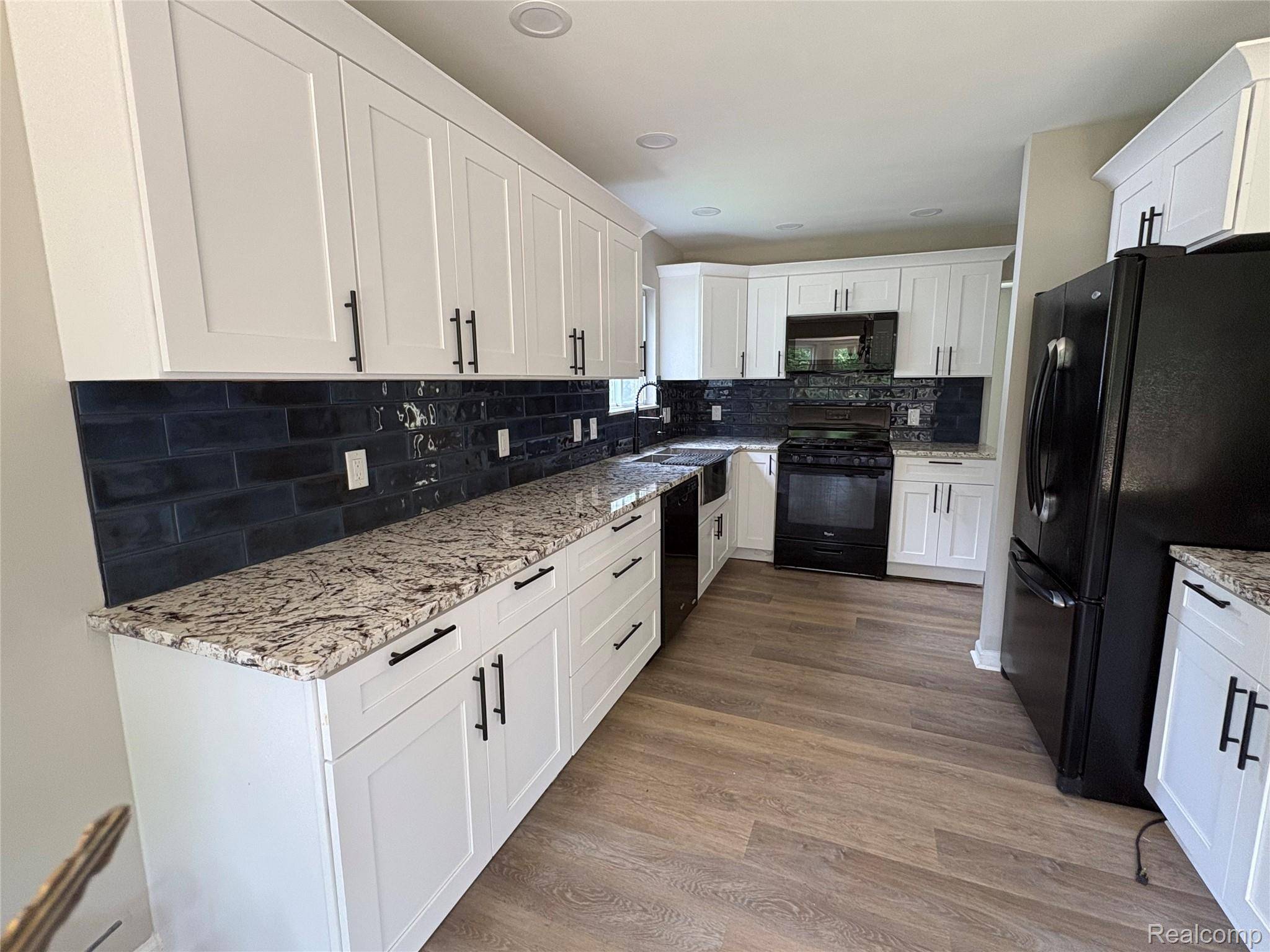 456 Morningside DR, Waterford Charter Township, MI 48327
