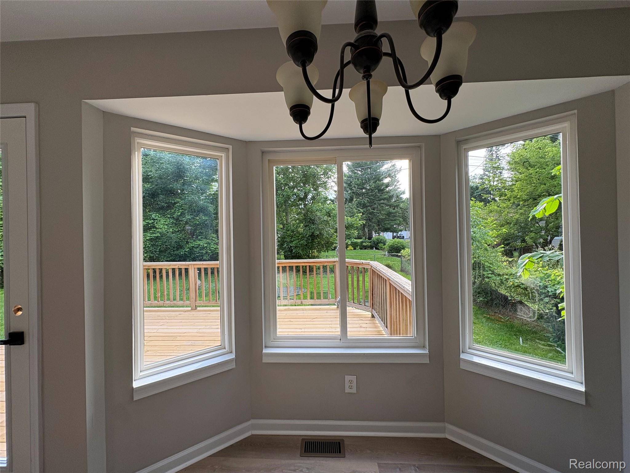 456 Morningside DR, Waterford Charter Township, MI 48327