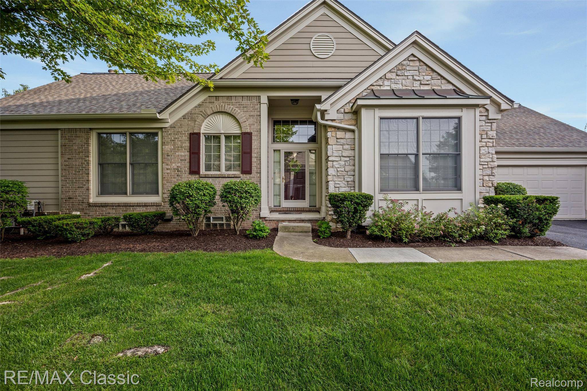 16934 Lochmoor CIR W, Northville Township, MI 48168