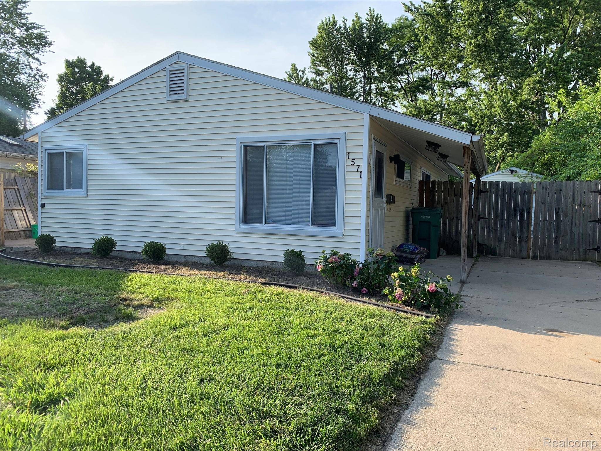 1571 Wismer ST, Ypsilanti, MI 48198
