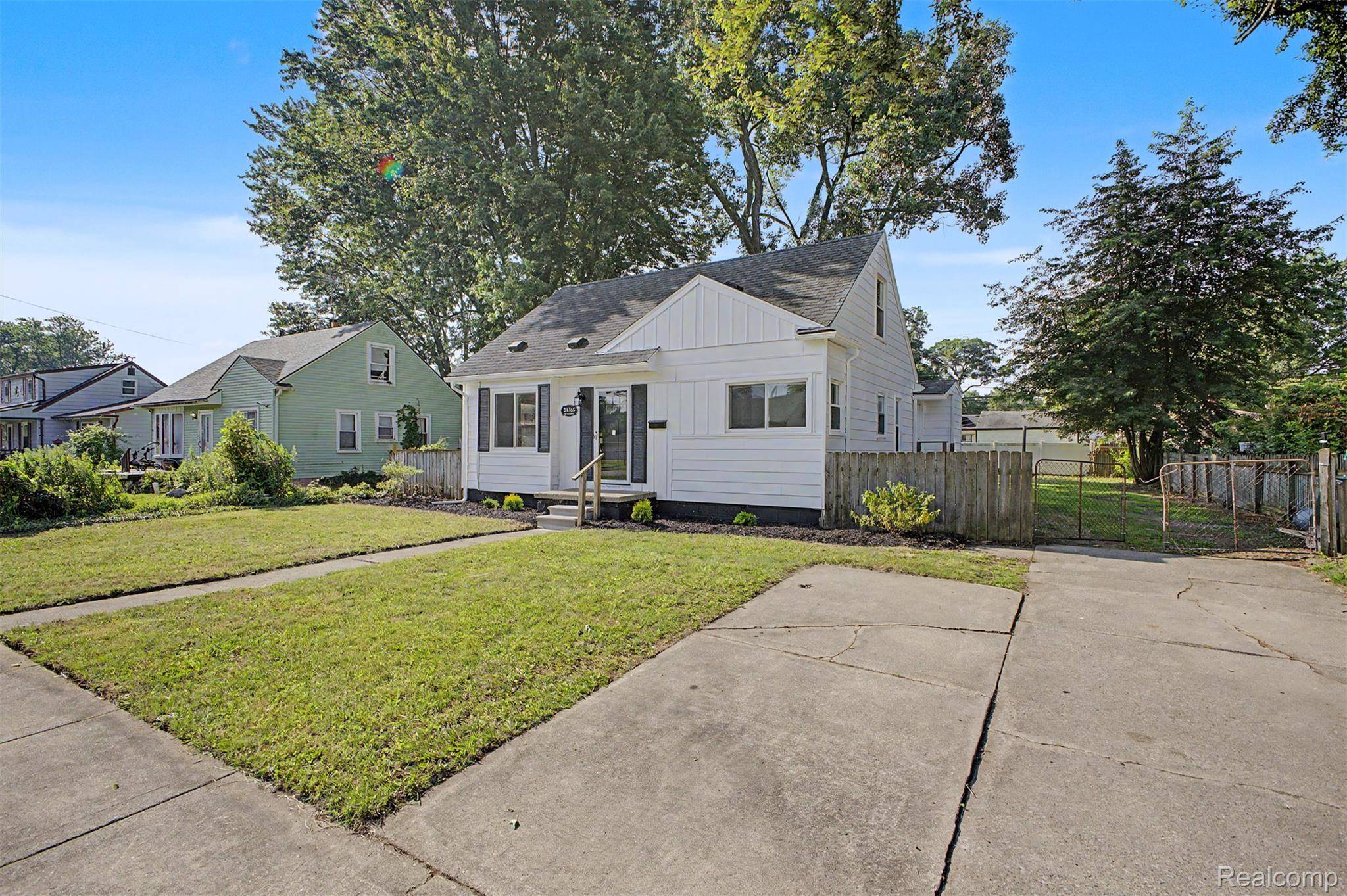31765 Brown ST, Garden City, MI 48135