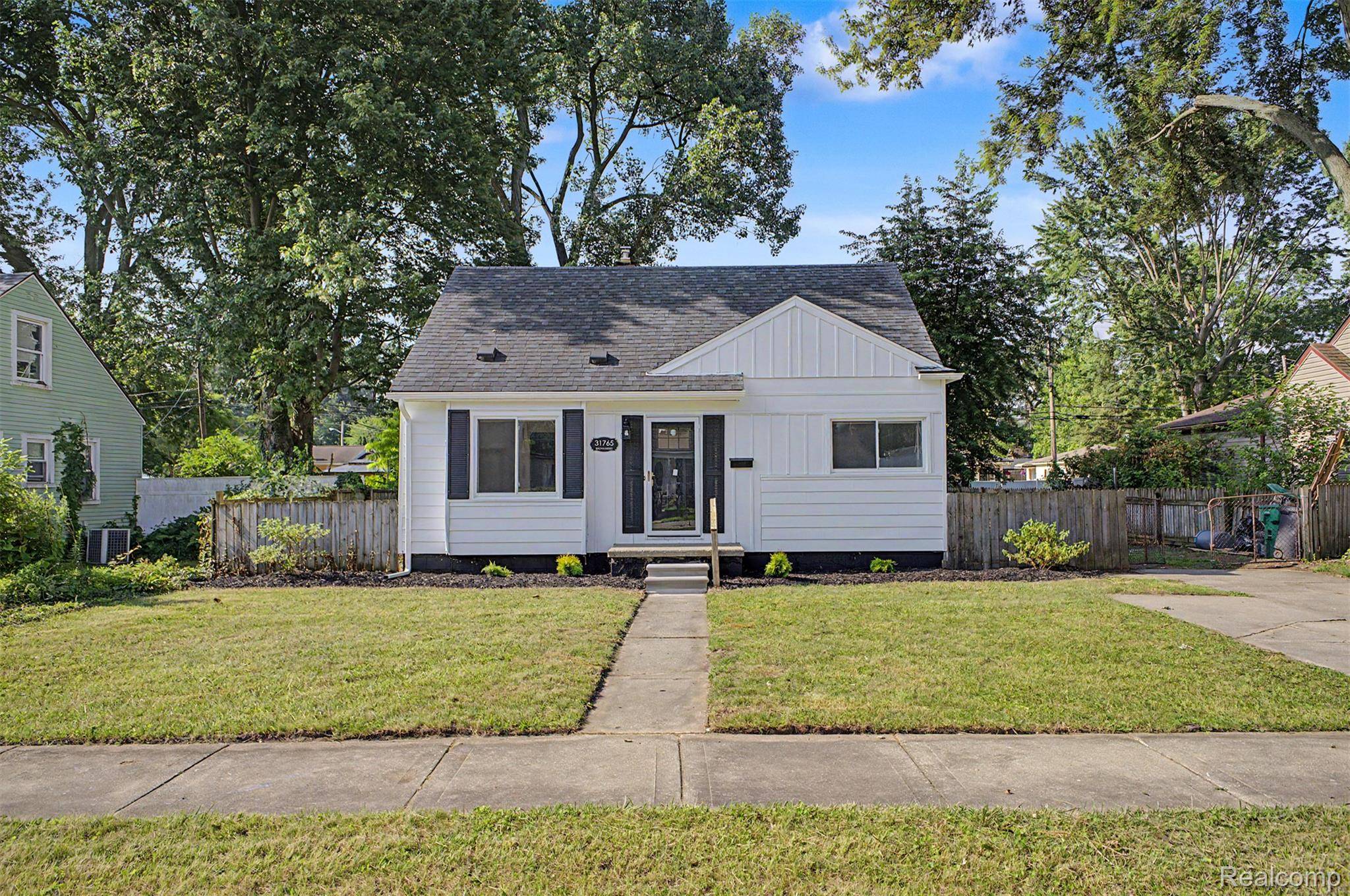31765 Brown ST, Garden City, MI 48135