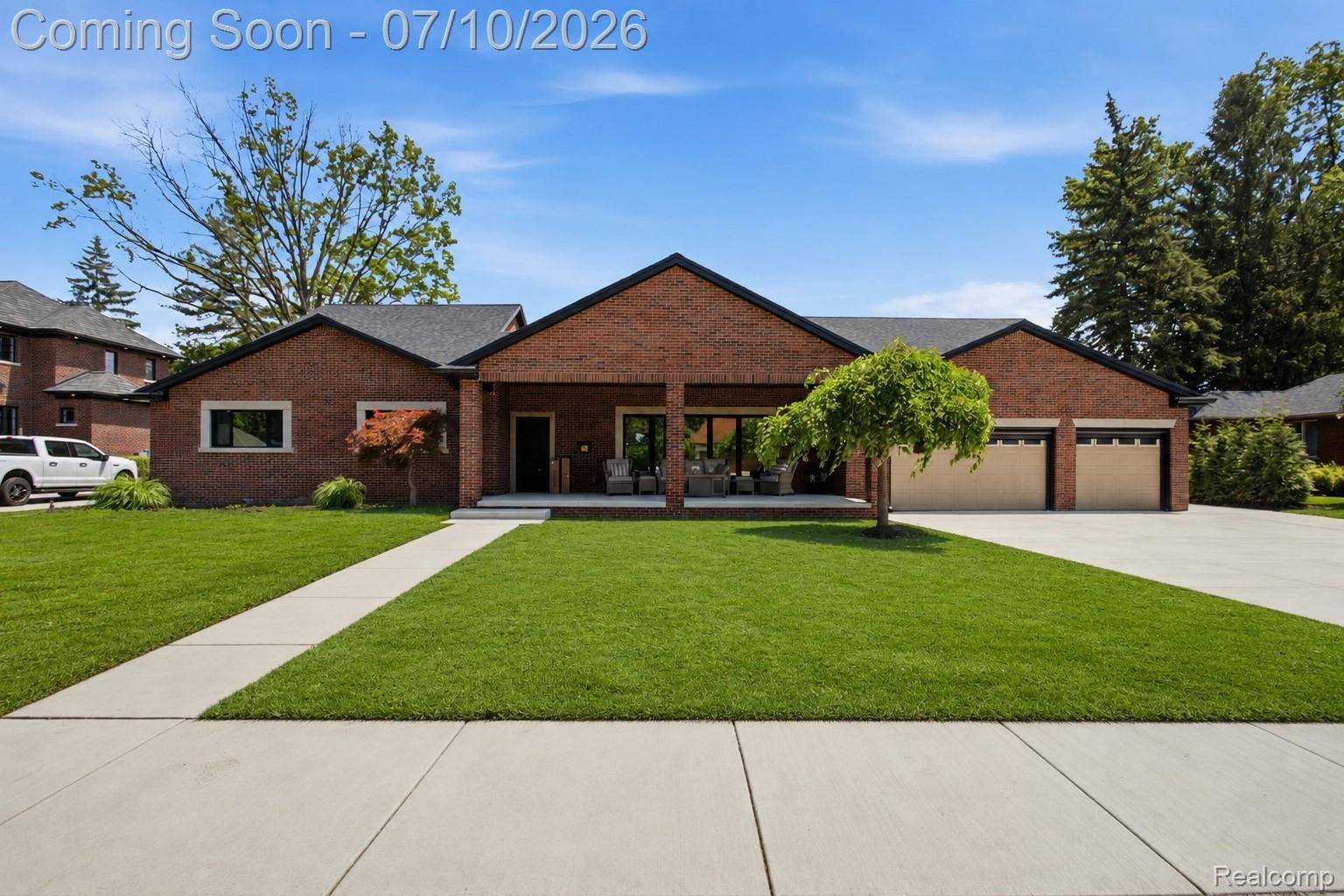 600 WOODCREST DR, Dearborn, MI 48124