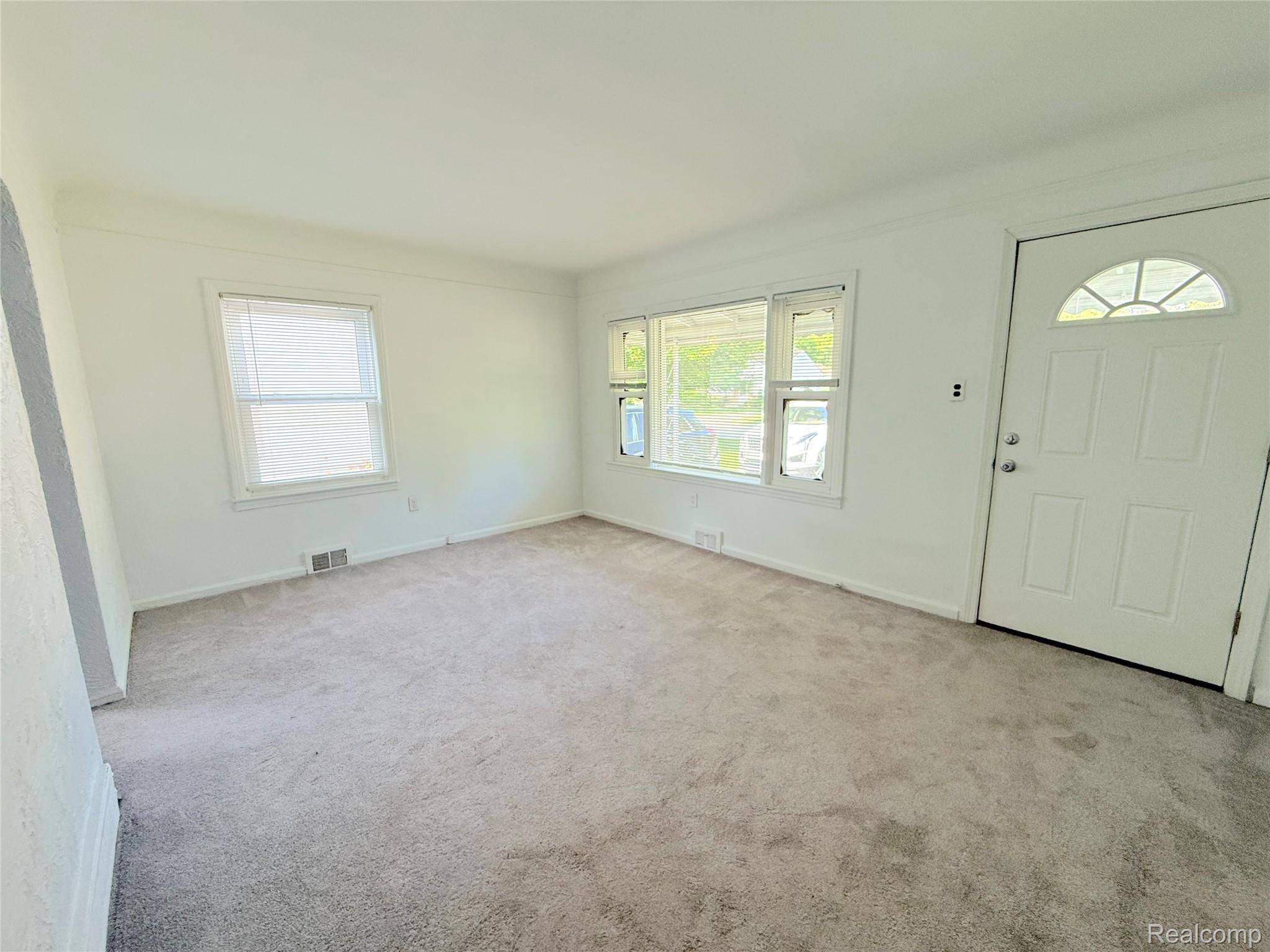 21212 Rensselaer ST, Farmington Hills, MI 48336