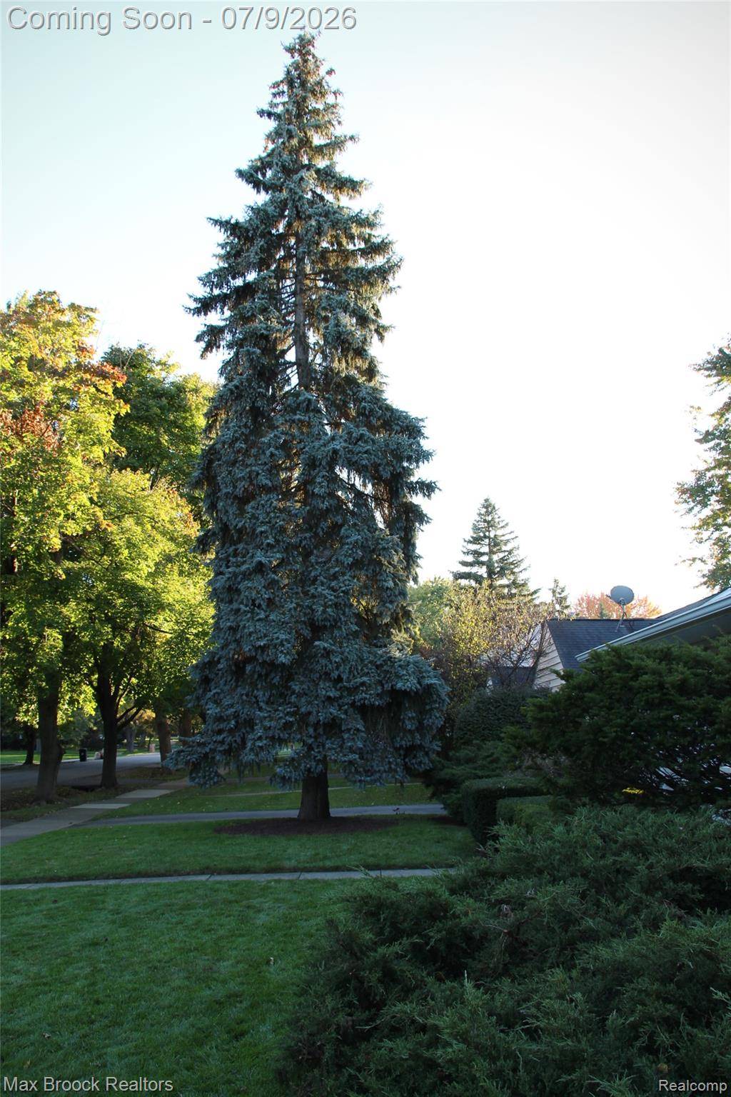 32349 SHERIDAN DR, Beverly Hills Village, MI 48025