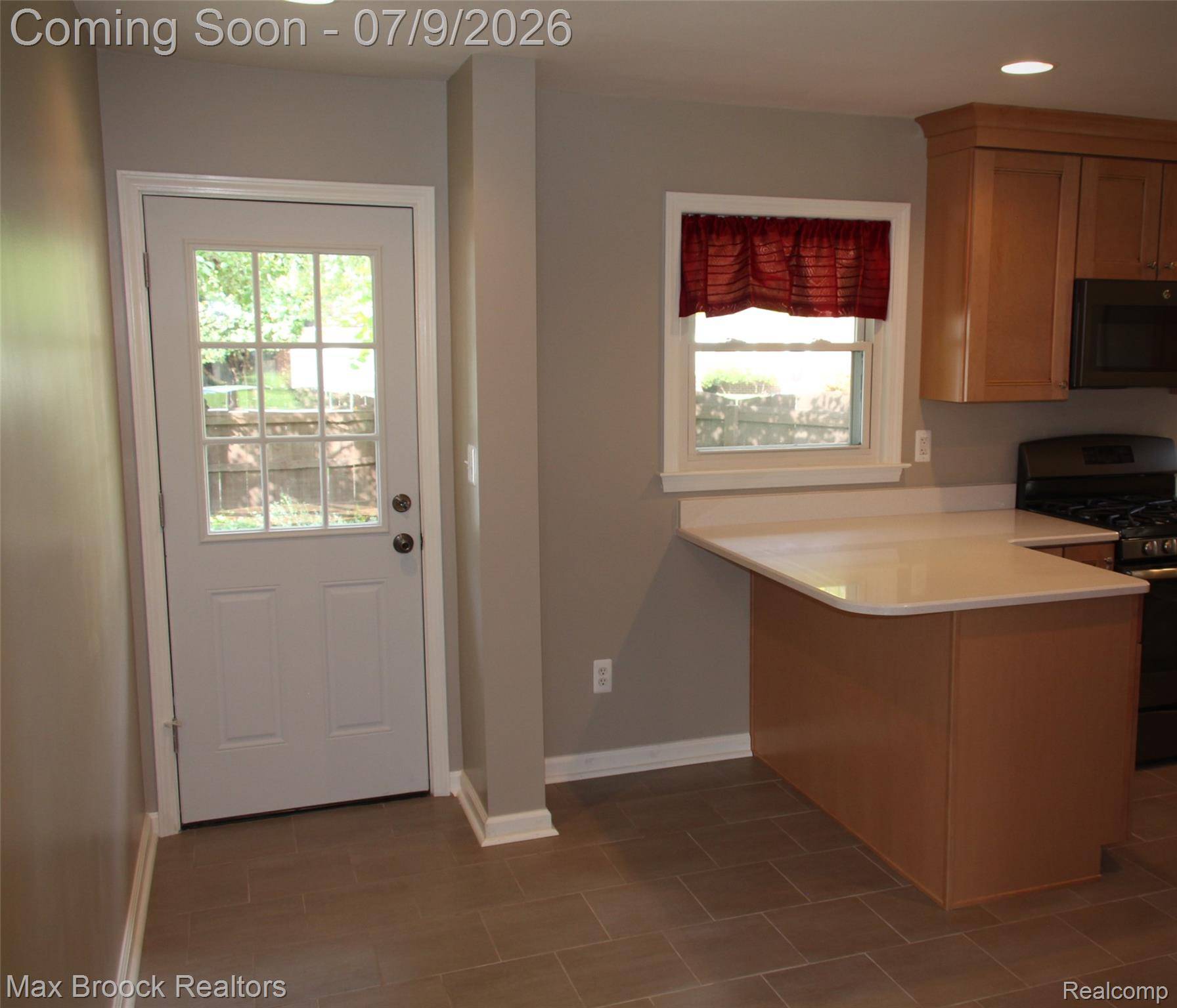 32349 SHERIDAN DR, Beverly Hills Village, MI 48025