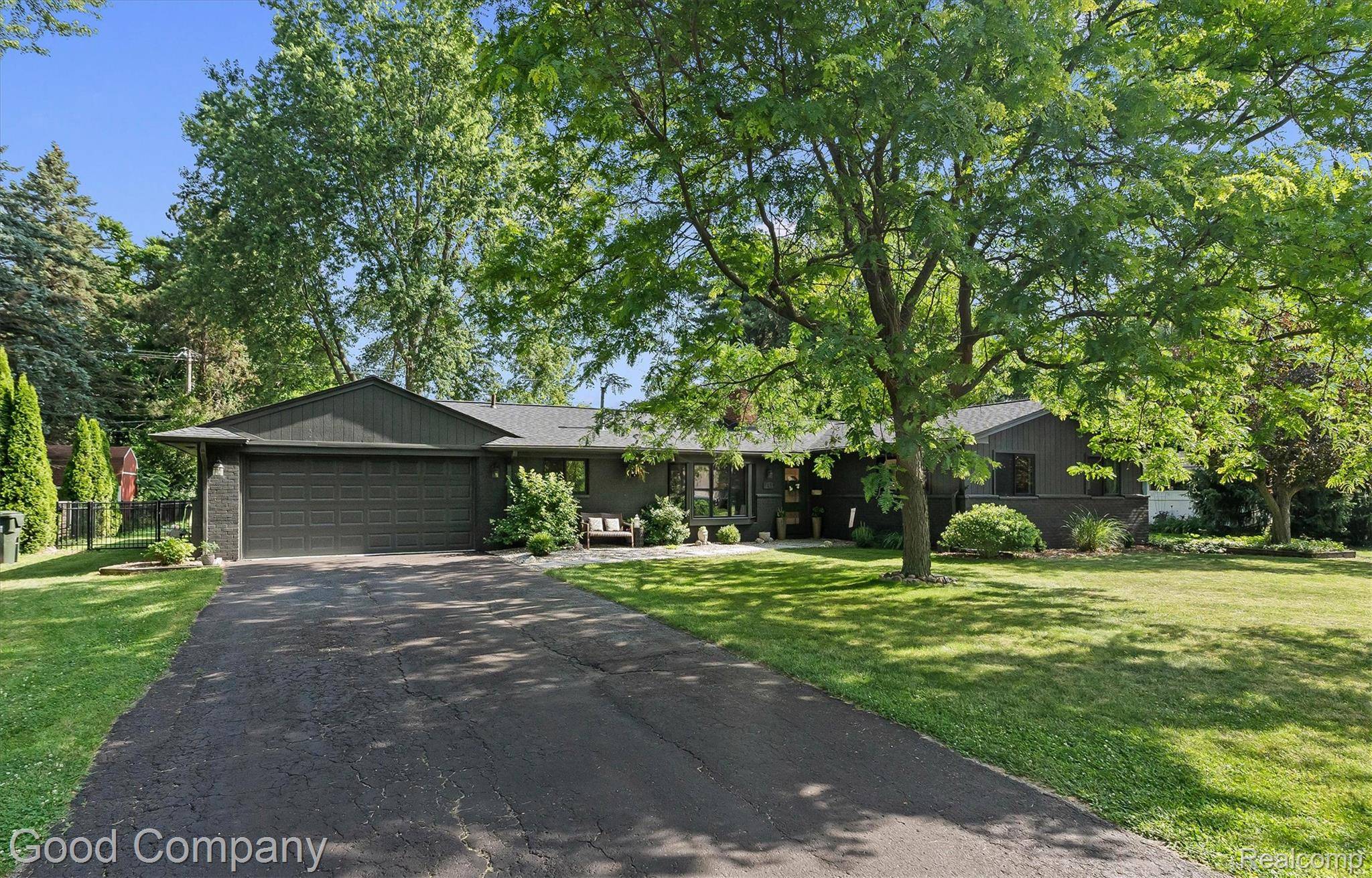 141 Nesbit LN, Rochester Hills, MI 48309