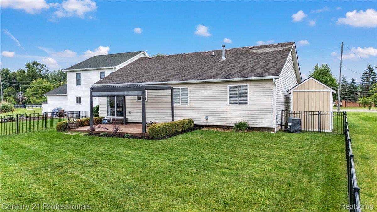 53611 County Line RD, New Baltimore, MI 48047