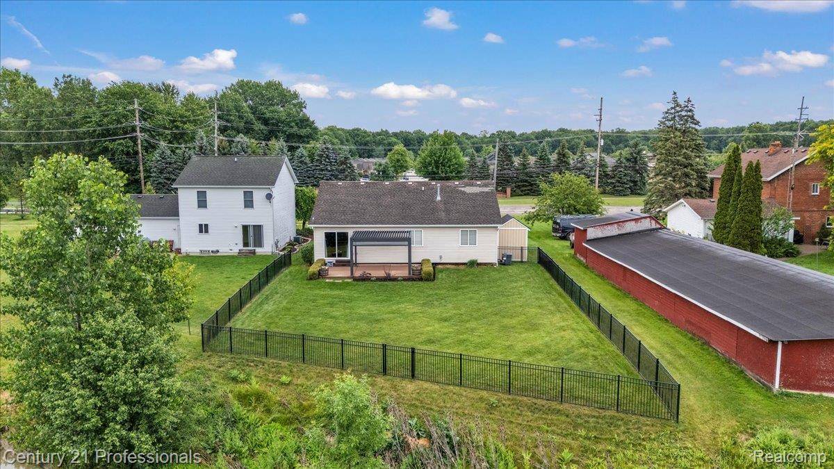 53611 County Line RD, New Baltimore, MI 48047