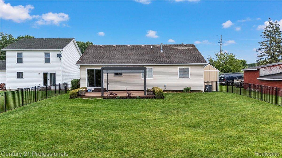 53611 County Line RD, New Baltimore, MI 48047