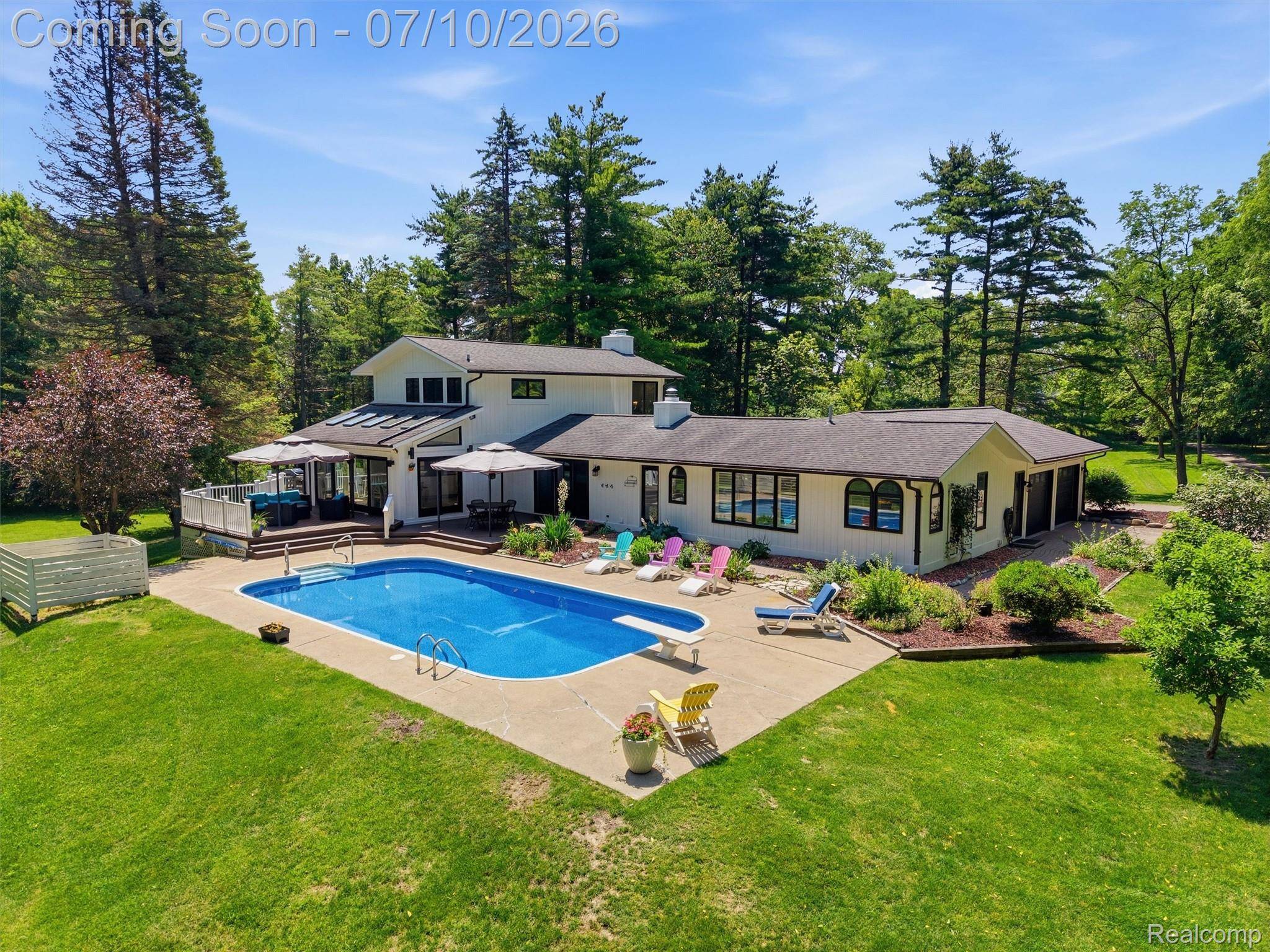 670 W Snell RD, Oakland Charter Township, MI 48306