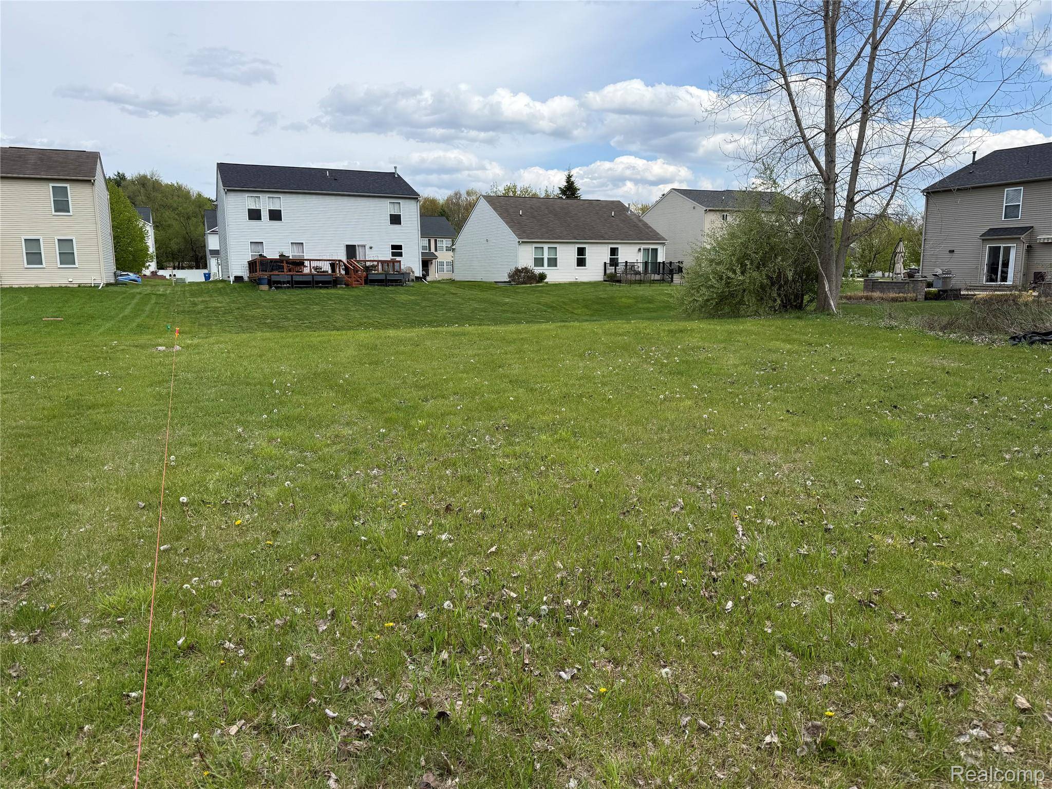 59 Lochaven RD, Waterford Charter Township, MI 48327