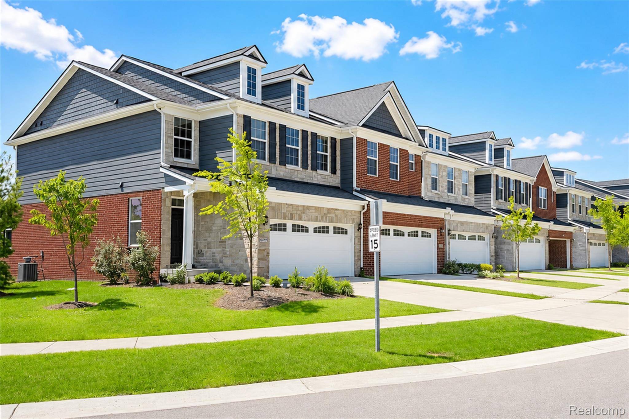 43479 Prospect LN, Novi, MI 48375