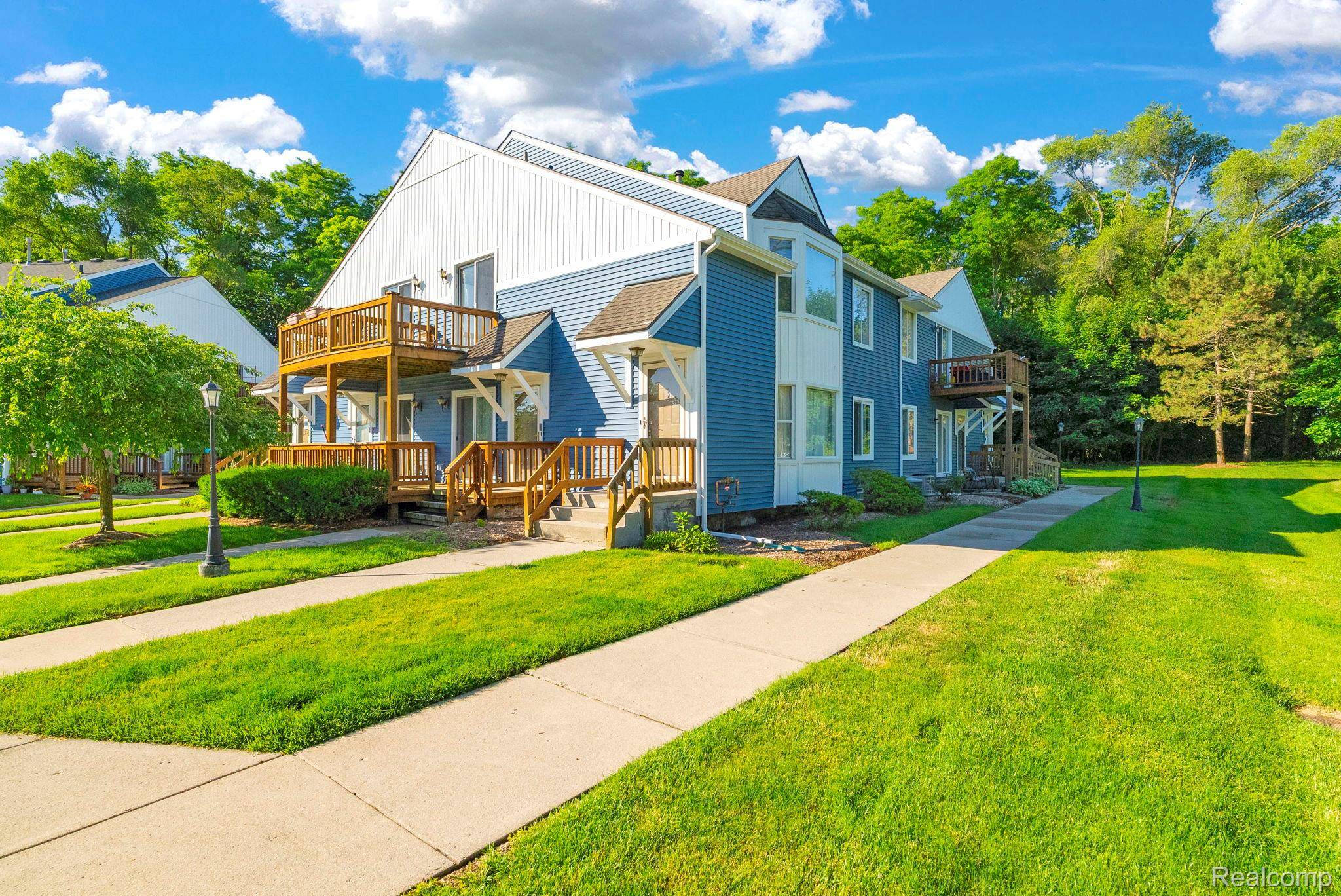45000 Bayview DR, Novi, MI 48377