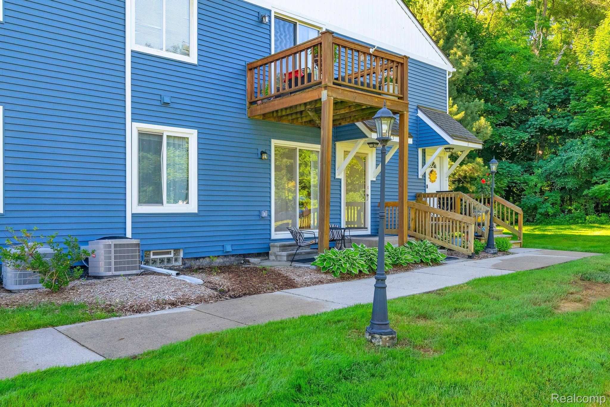 45000 Bayview DR, Novi, MI 48377