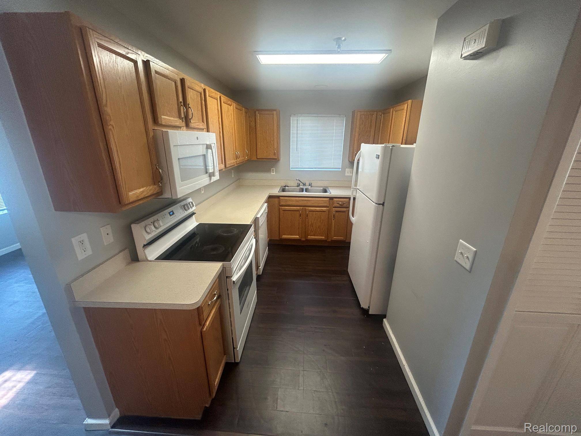 15626 Stone Crossing DR, Southfield, MI 48075