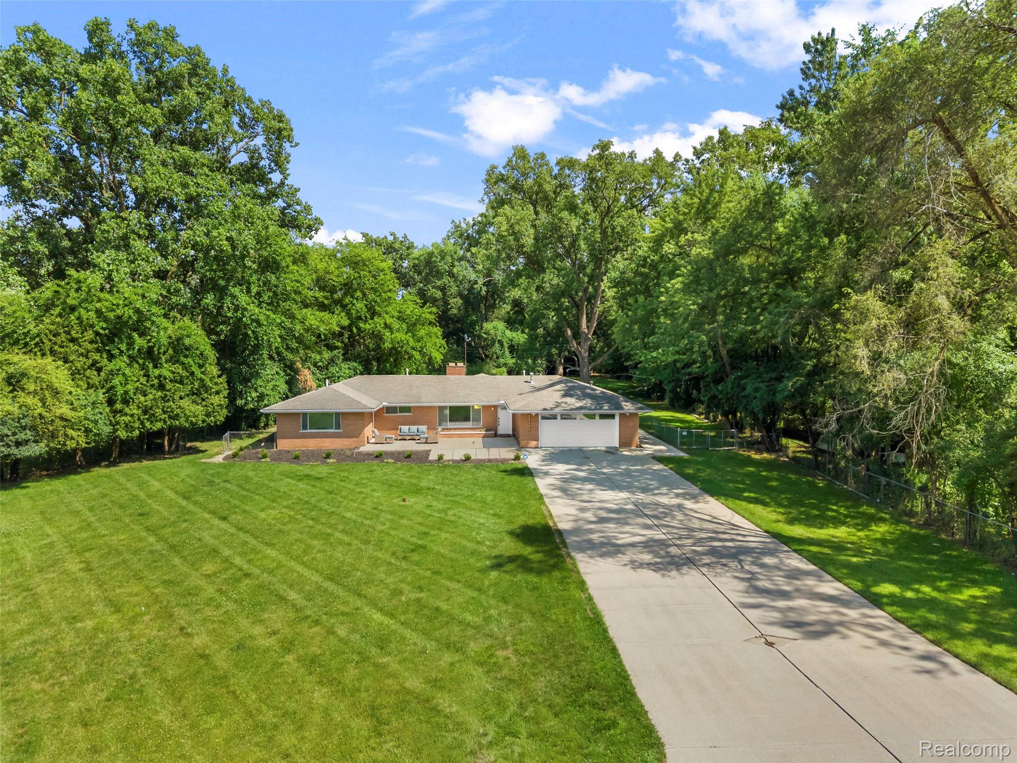 25555 Forestview DR, Southfield, MI 48033