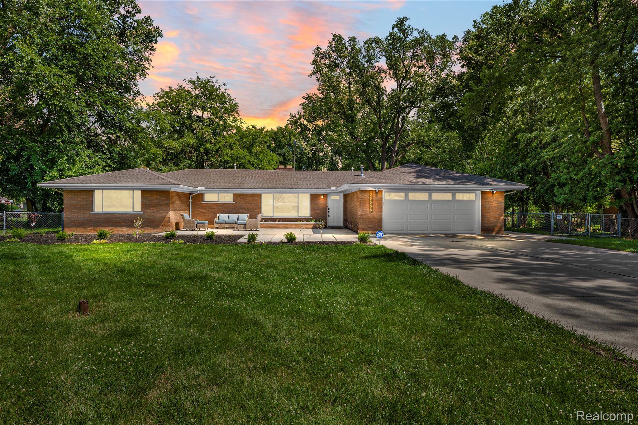 25555 Forestview DR, Southfield, MI 48033