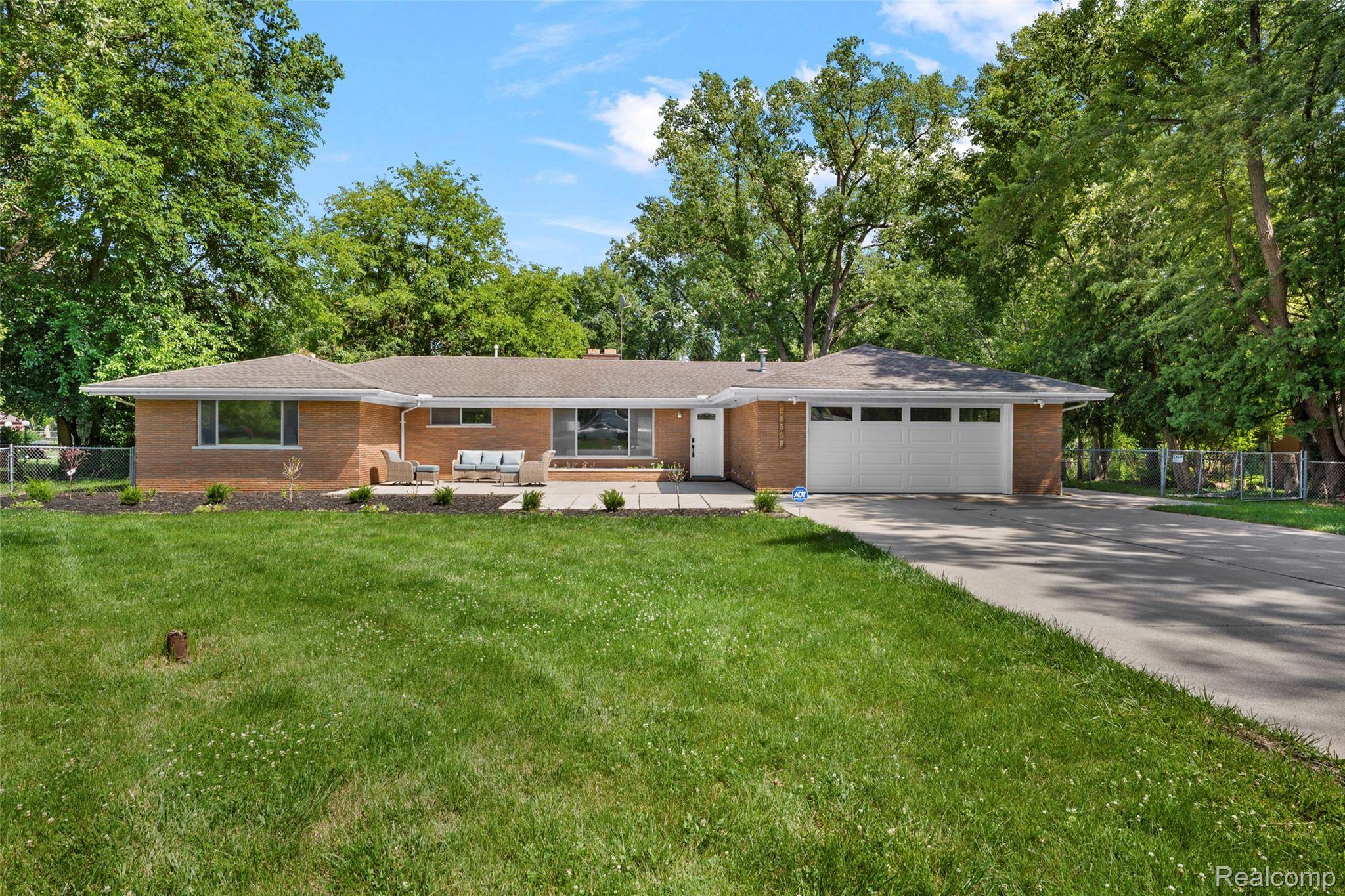 25555 Forestview DR, Southfield, MI 48033
