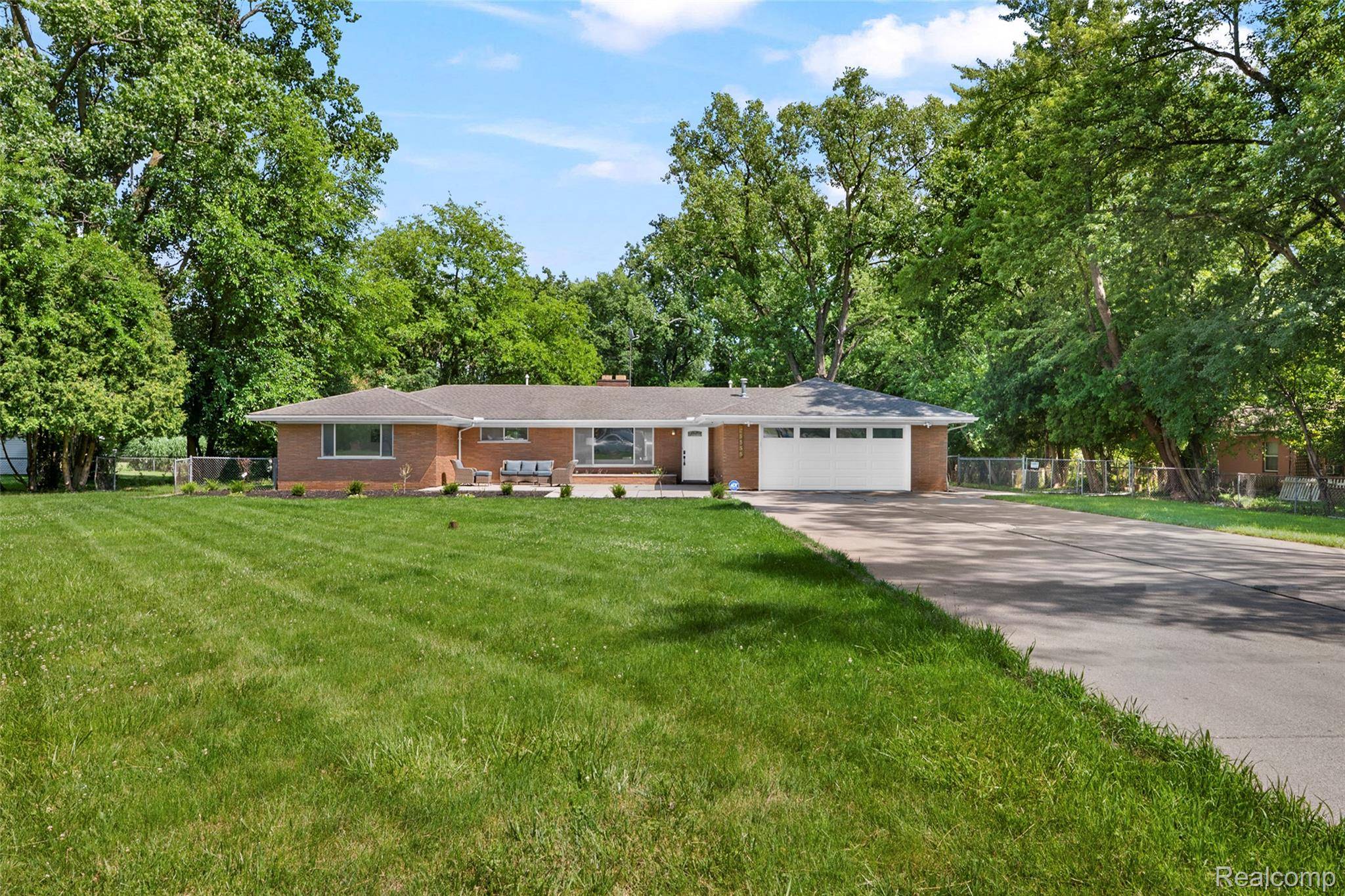 25555 Forestview DR, Southfield, MI 48033