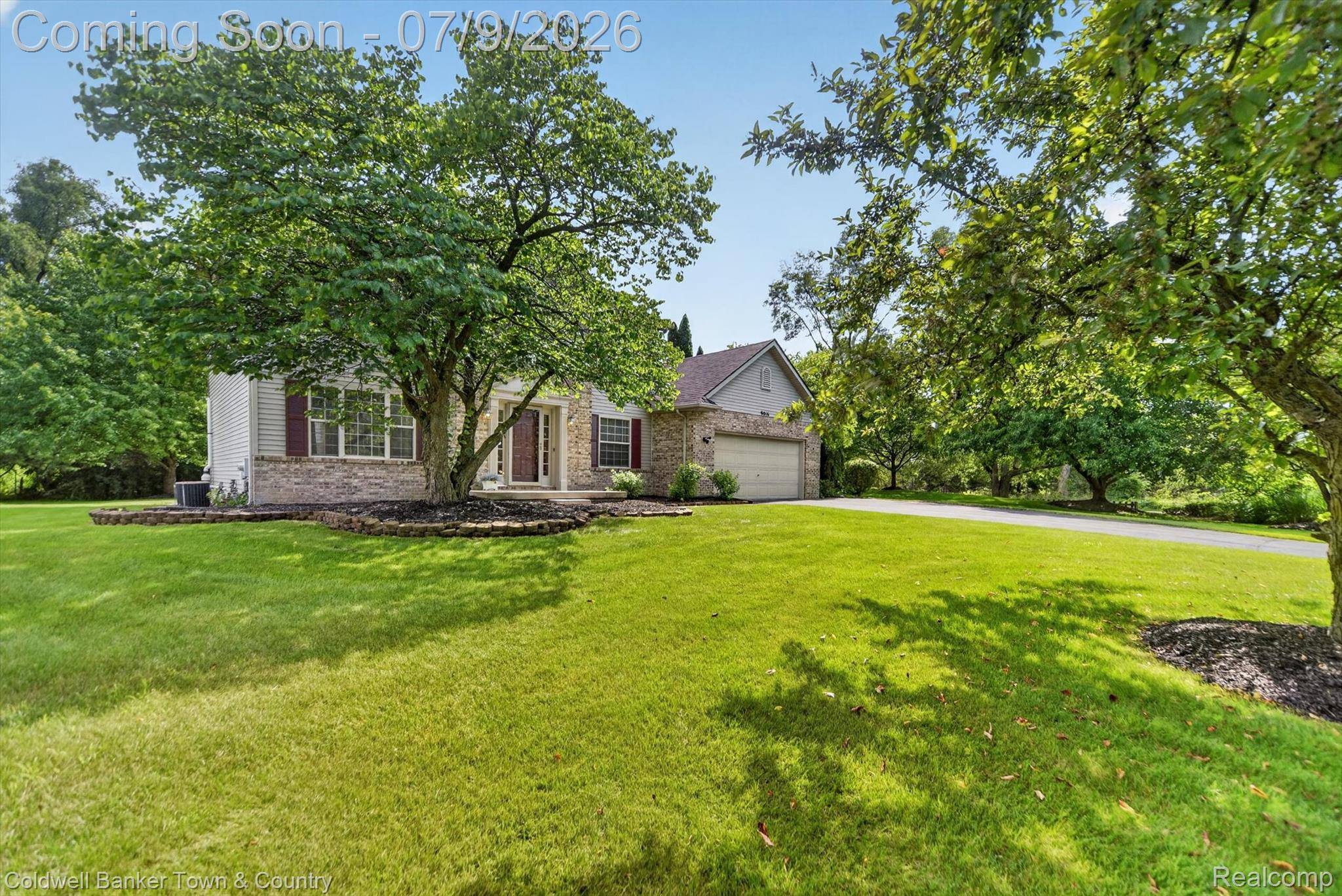 9016 Hyacinth WAY, Green Oak Township, MI 48116